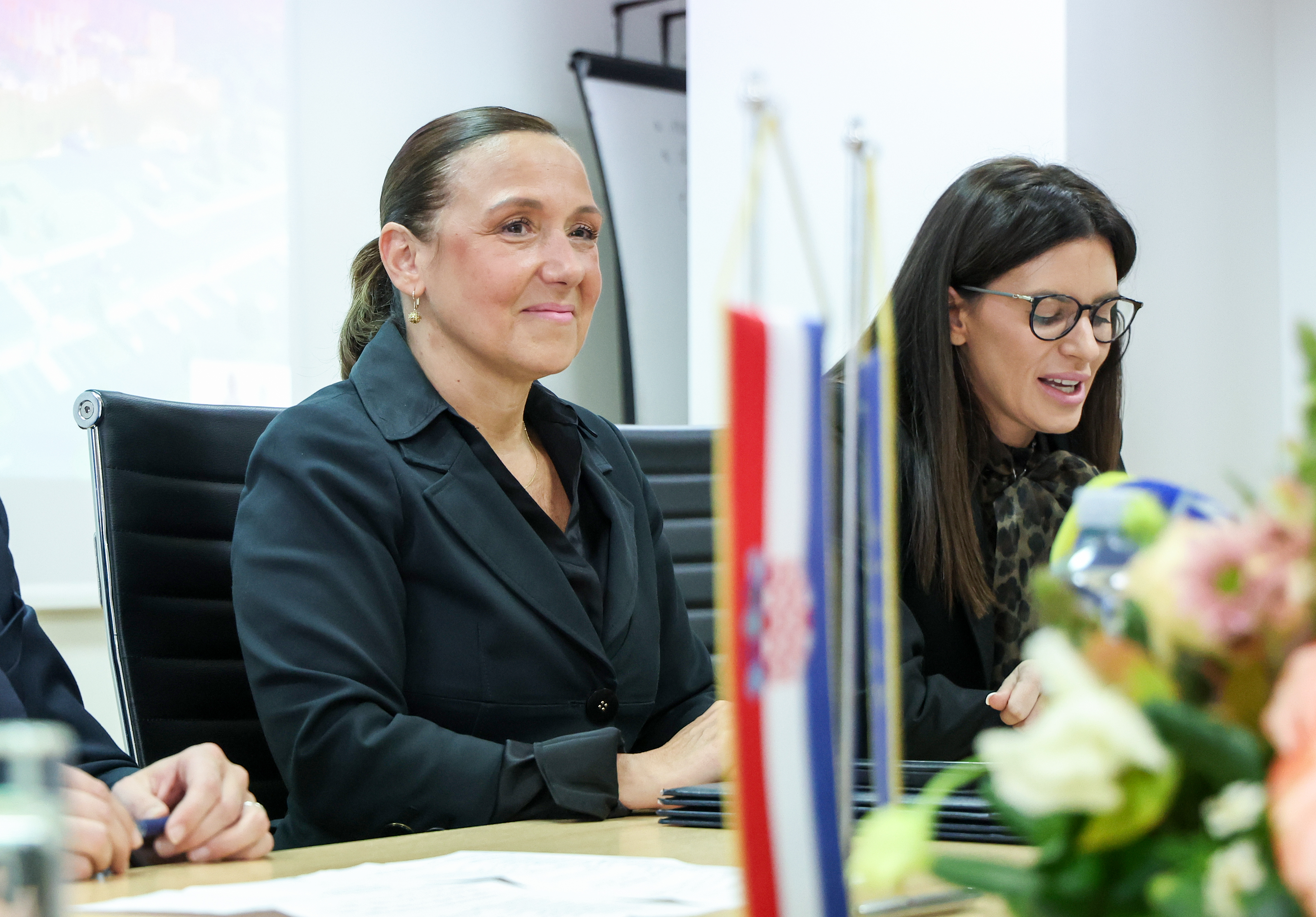 Ministrica zdravstva Irena Hrstic i  Domagoj Kamenski, predstavnik zajednice ponuditelja