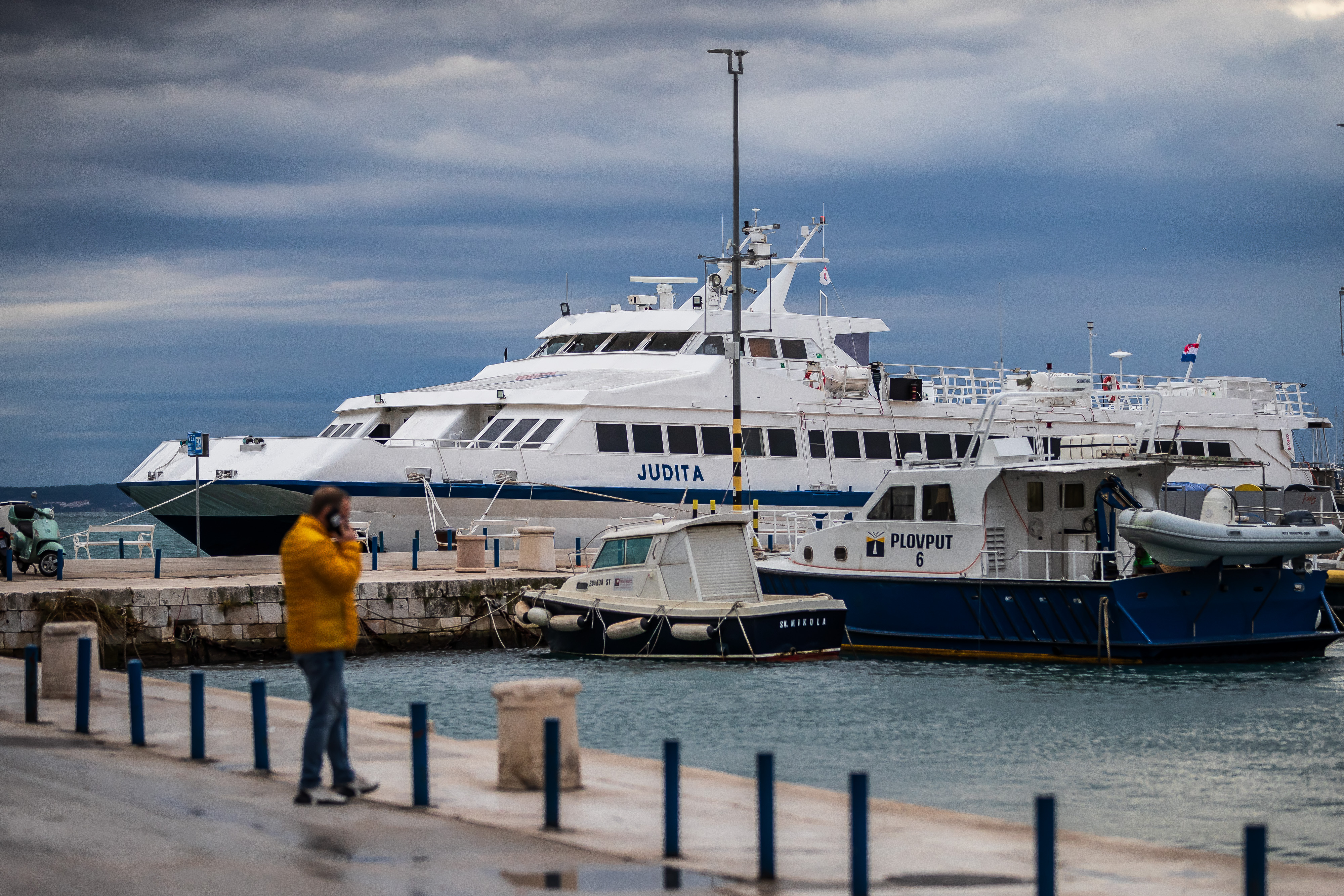 22.11.2023., Split, Burni dan u Splitu privezala je vecinu brzobrodskih linija. Photo: Zvonimir Barisin/PIXSELL
