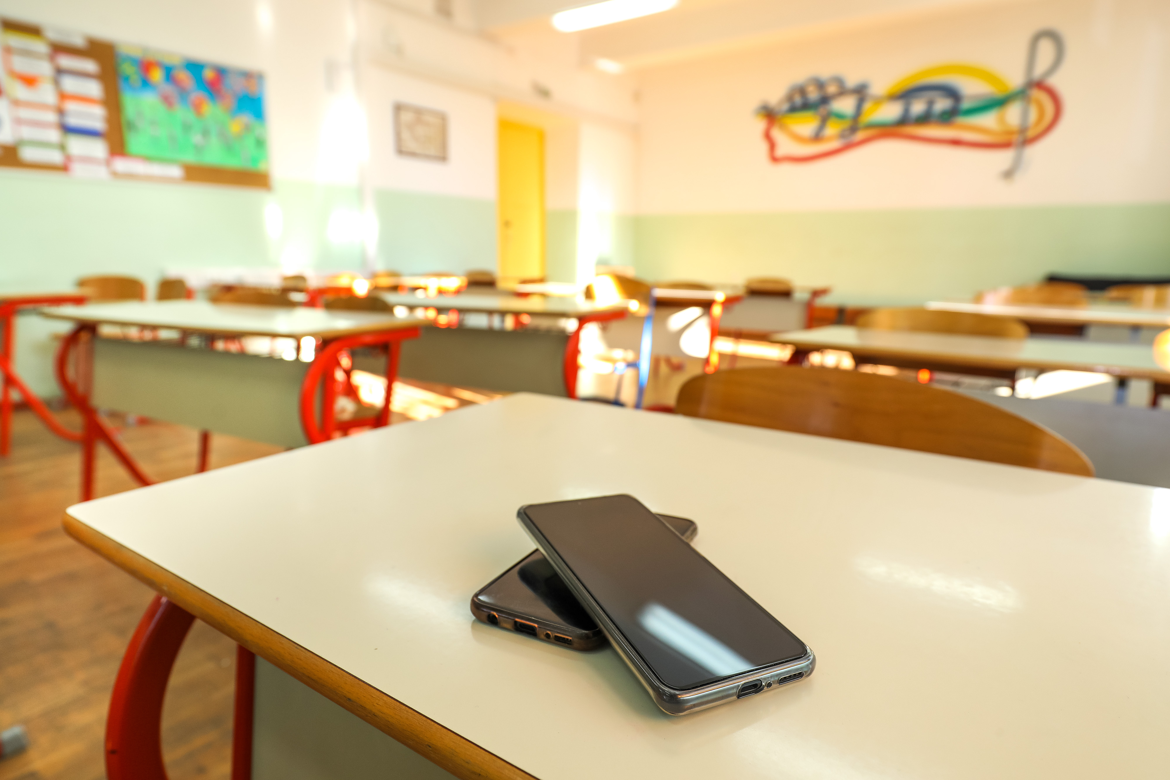 13.02.2023.., Pula - U OS “Monte Zaro” od prosinca je zabranjena upotreba mobitela, pametnih satova na satu kao i u kurgu skole dok su djeca u njemu. Branka Sironic Buic ravnateljica skole . Photo: Srecko Niketic/PIXSELL