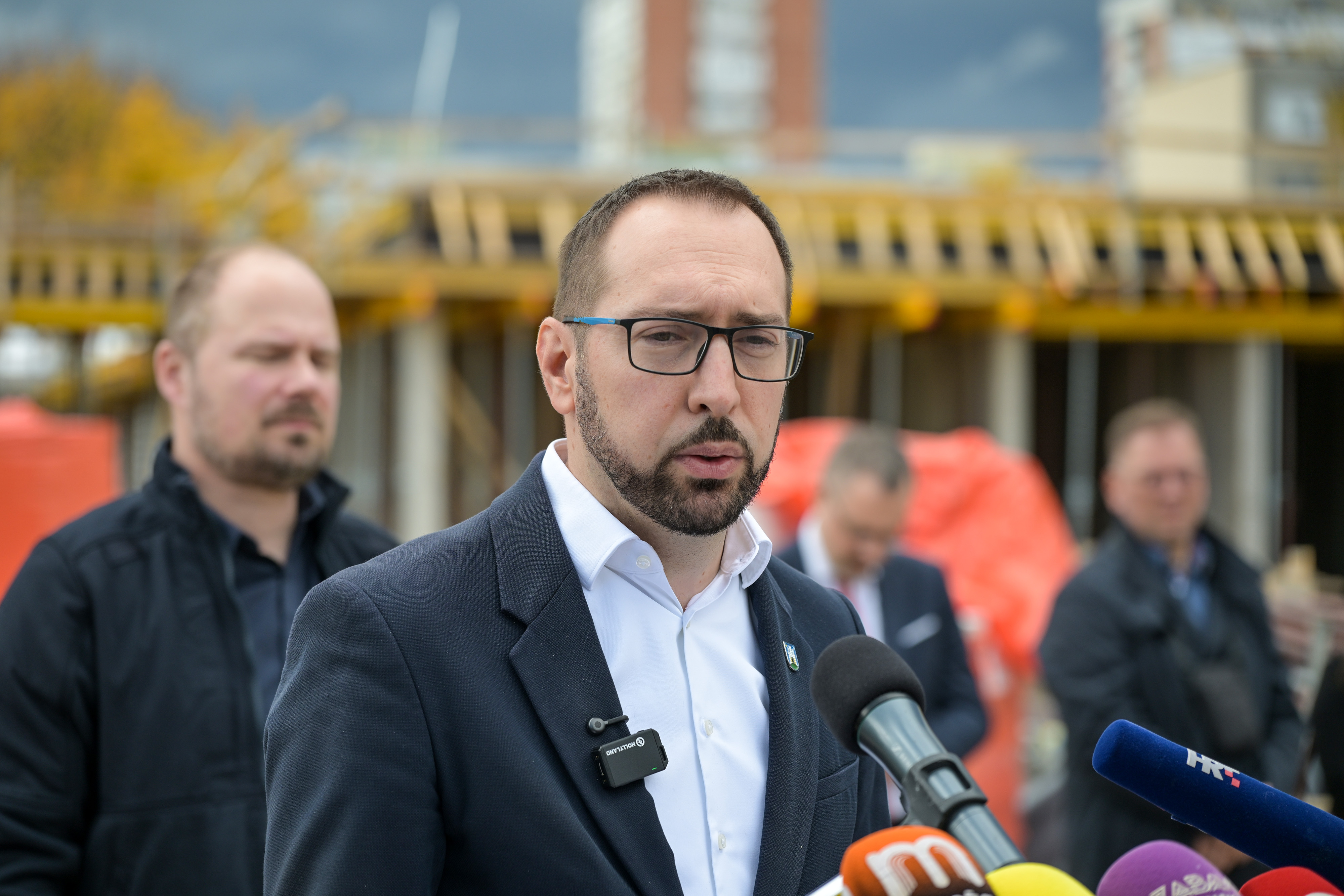 Gradonacelnik Grada Zagreba Tomislav Tomasevic sa suradnicima obisao je radove na izgradnji Osnovne skole Horvati na Kneziji.