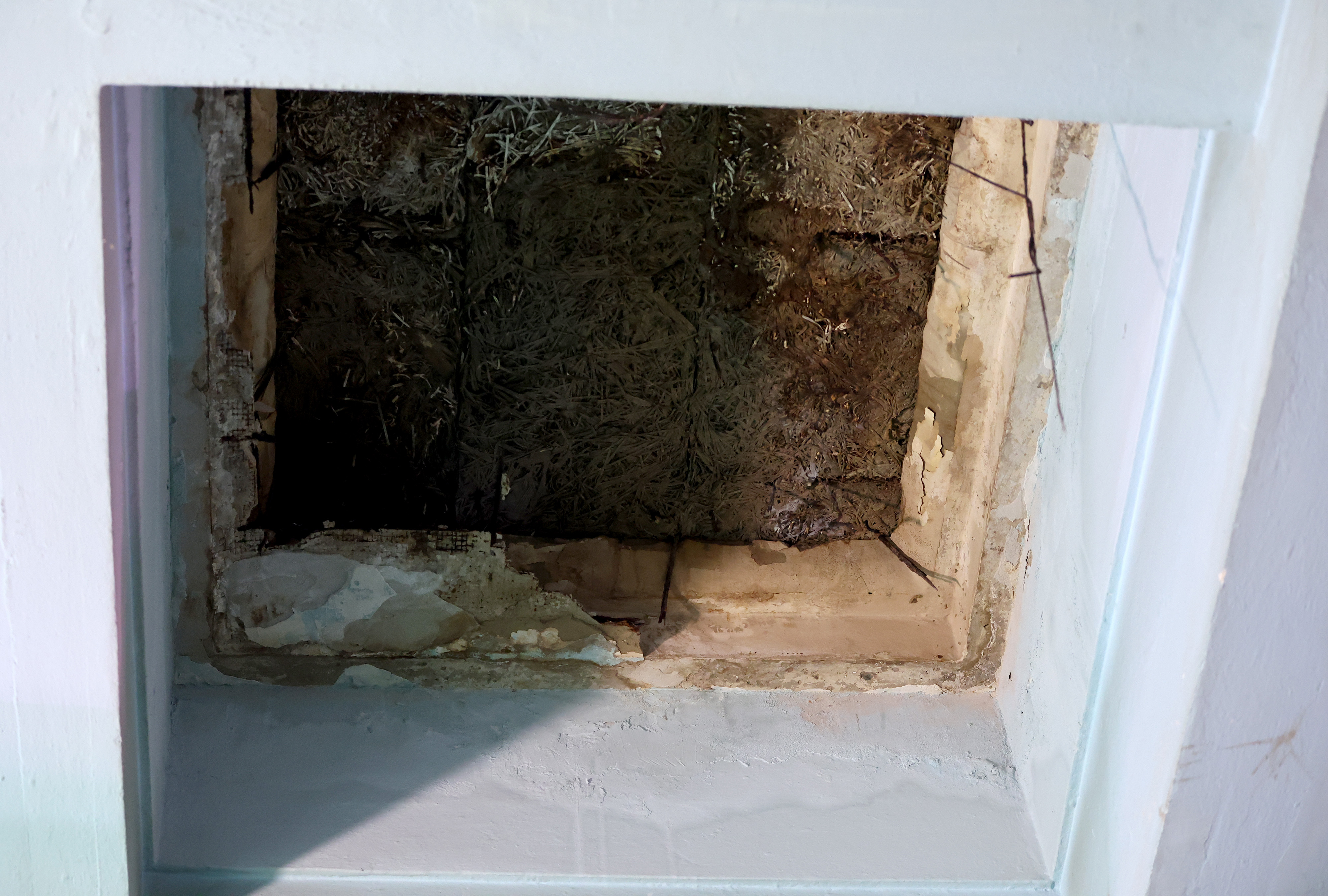 28.10. 2025., Zagreb - Urusio se diio stropa u prizmenim prostorima trynice Dolac. Photo: Sanjin Strukic/PIXSELL