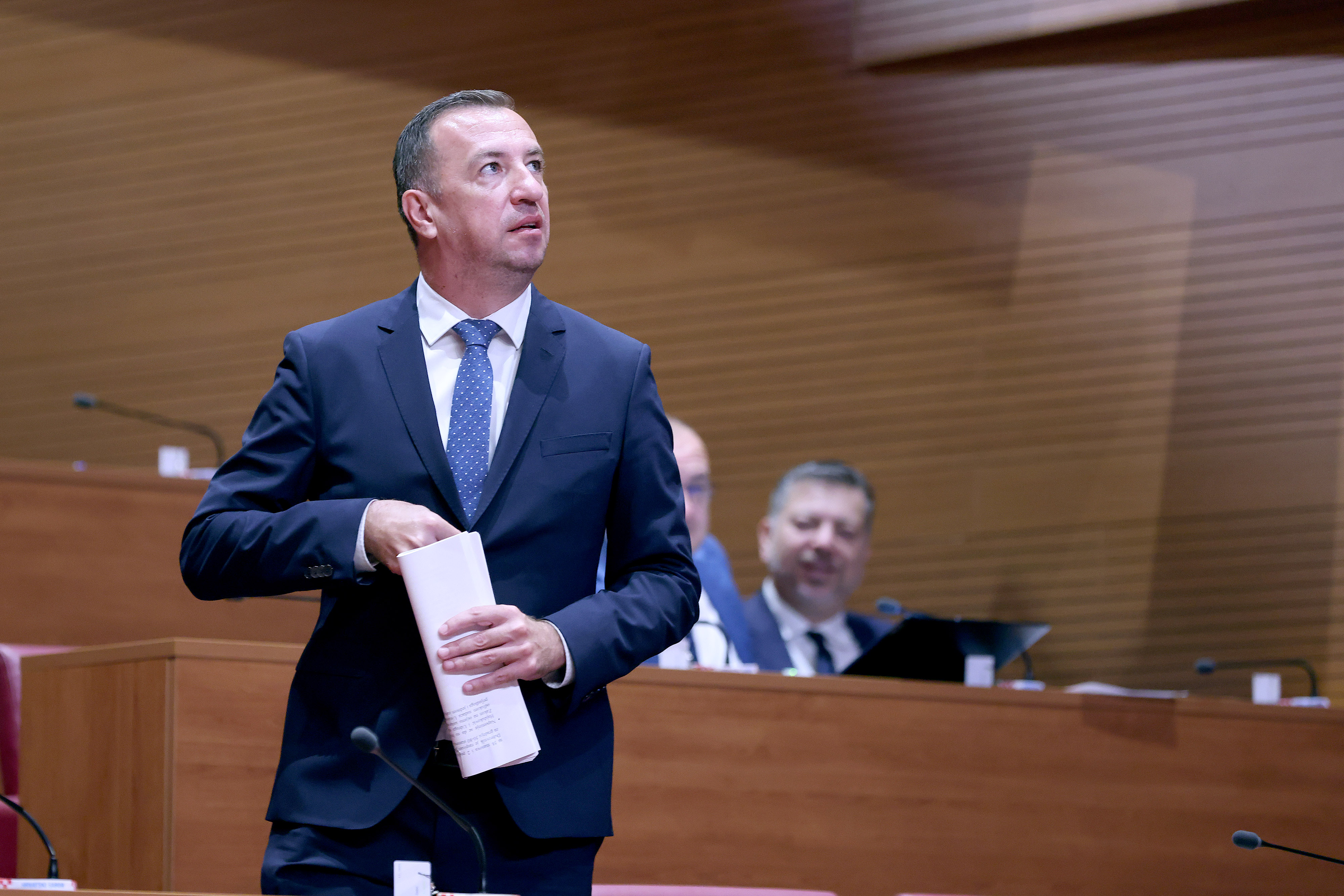 7. sjednica Hrvatskoga sabora nastavljena je raspravom o izmjenama i dopunama Zakona o stambenom zbrinjavanju na potpomognutim podrucjima.