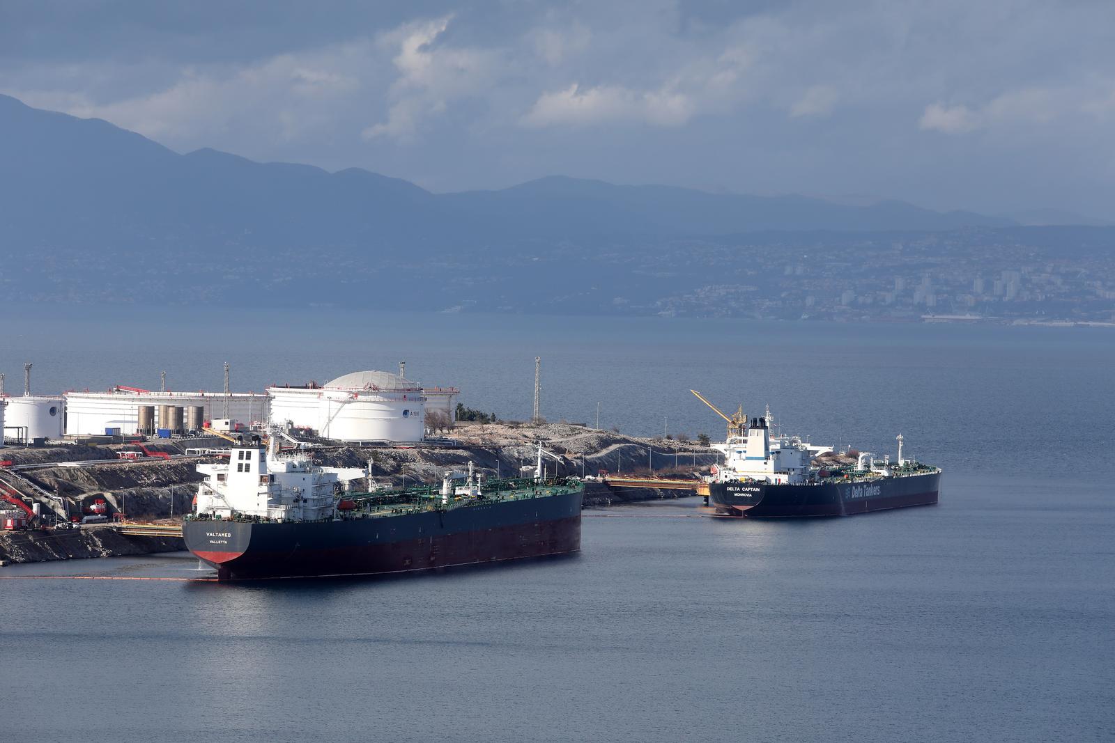 08.02.2021., Omisalj - Postrojenja JANAF-a na otoku Krku i brodovi koji iskrcavaju teret. Ilustracija. Photo: Goran Kovacic/PIXSELL