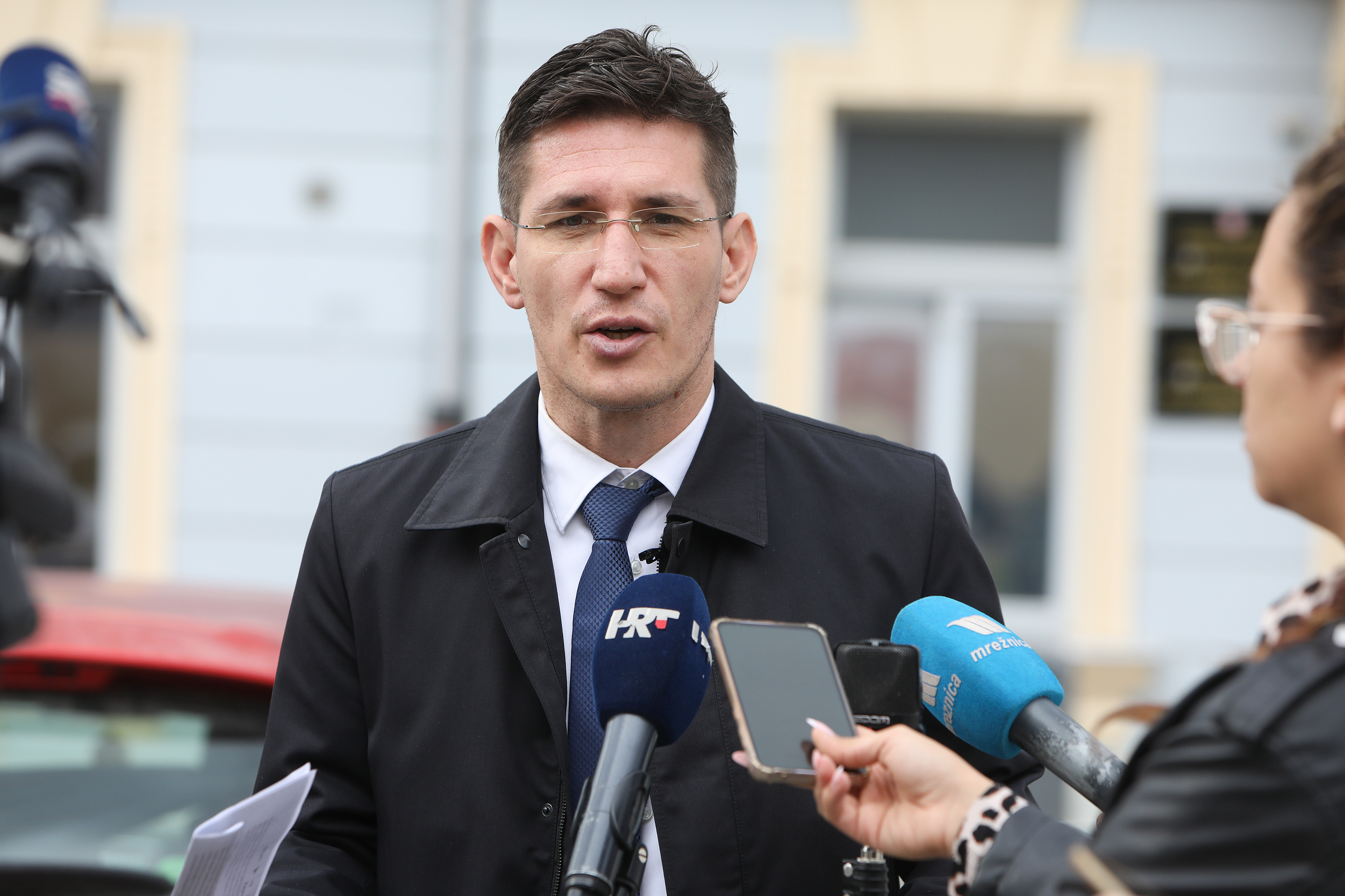 Saborski zastupnik Mosta Zvonimir Troskot odrzao je konferenciju za medije na temu stanja i odgovornosti u projektu Aglomeracije Karlovac–Duga Resa, koji se pretvorio u simbol sustavne korupcije