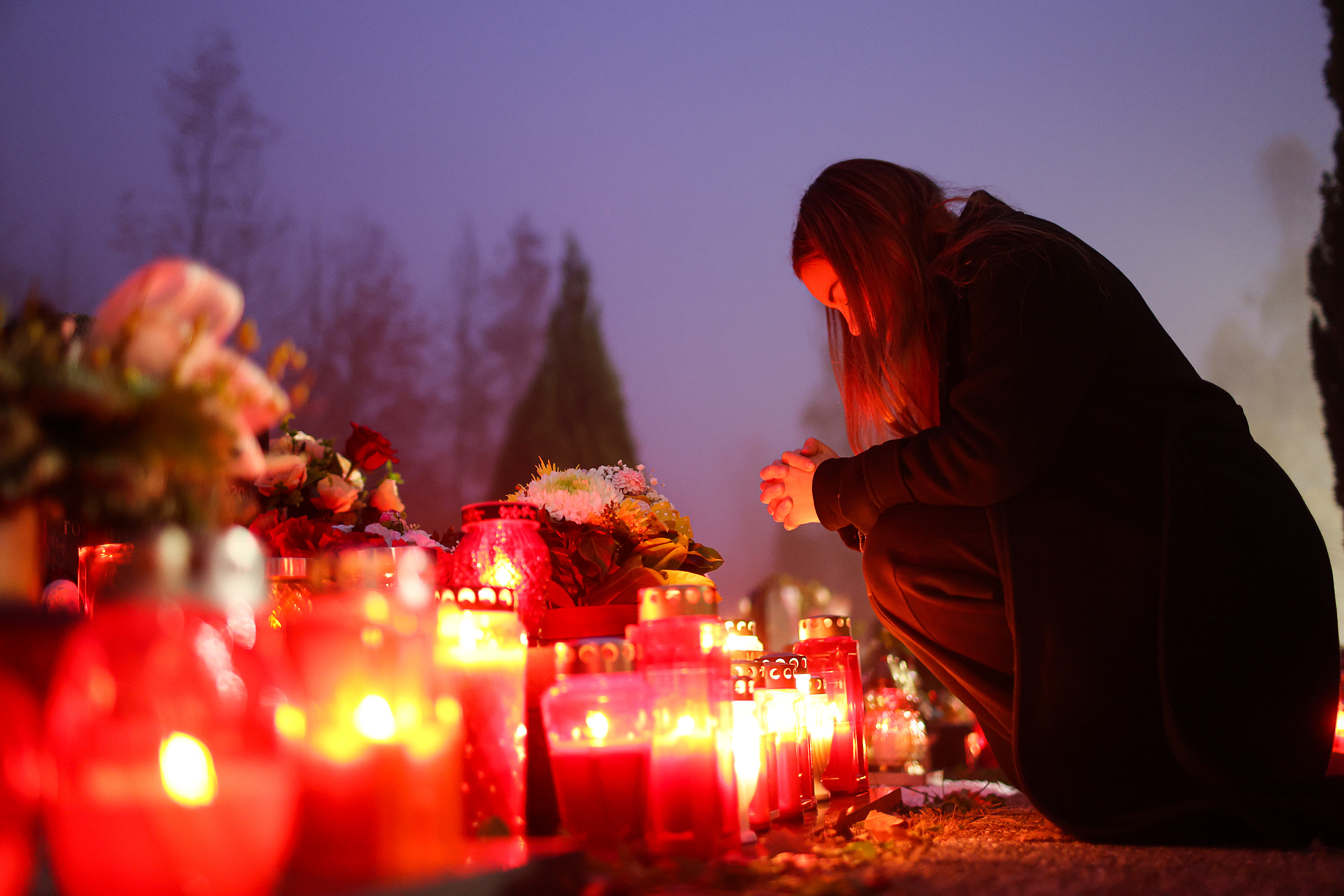 01.11.2024., Krematorij, Mirogoj, Zagreb - Krematorij na zagrebackom Mirogoju na blagdan Svih Svetih u jesenskoj maglenoj noci obasjan svijetlom lampasa. Photo: Goran Stanzl/PIXSELL