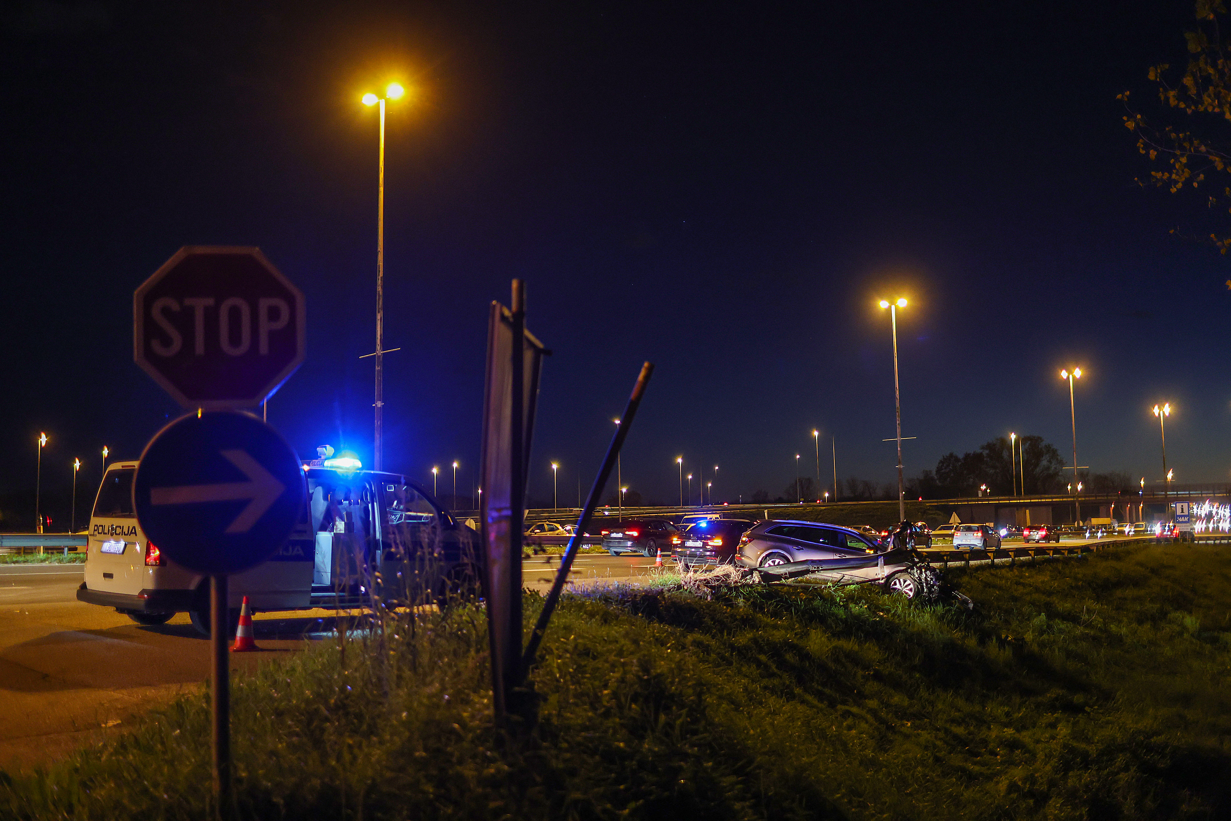 03.11.2025., Zagreb - 50-ak metara od Jankomirskog mosta u smjeru zapada, dogodila se prometna nesreca