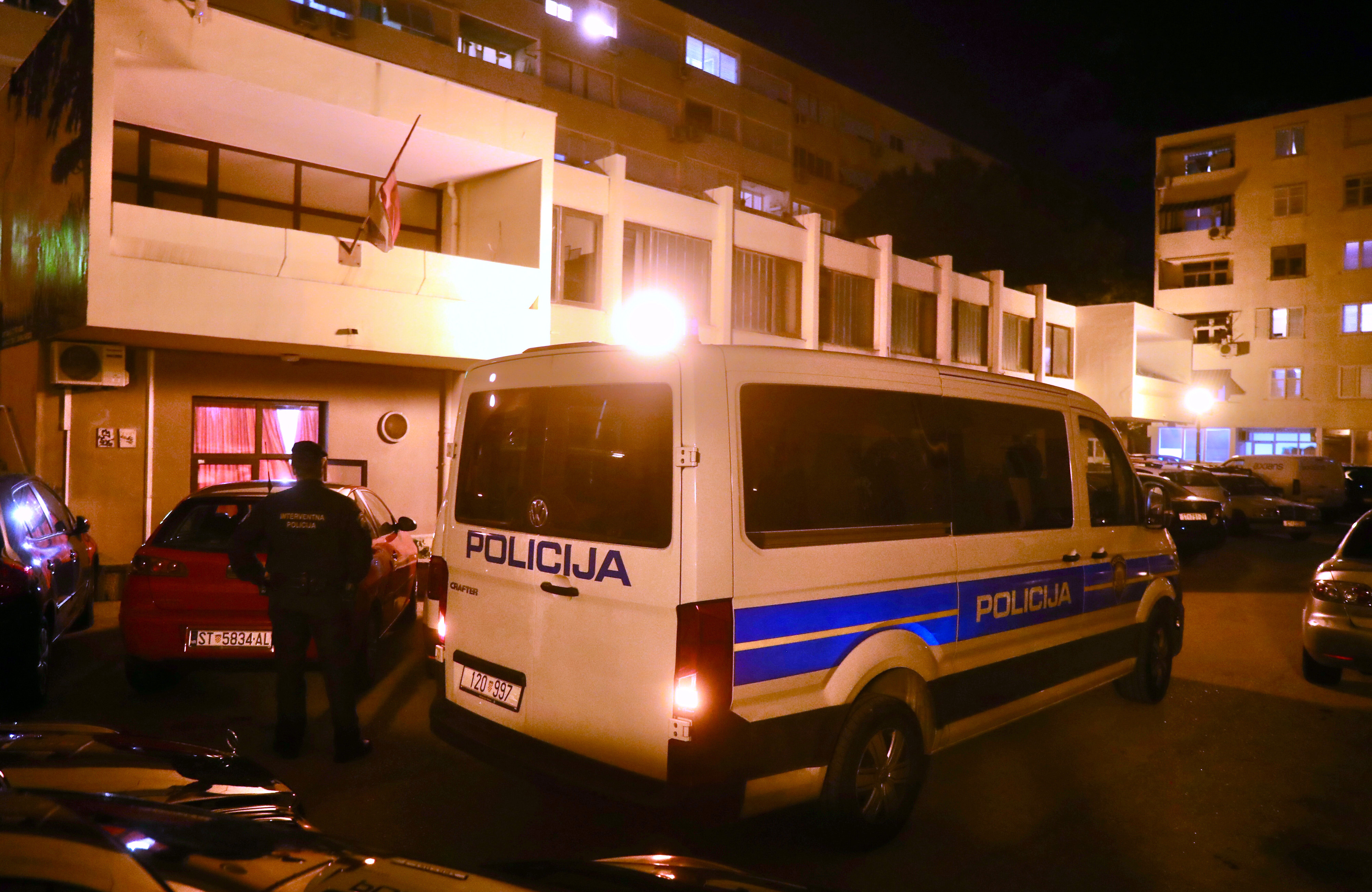 03.11.2025.,Split-Policija ispred prostora kotara Blatine gdje se trebao odrzati dogadjaj u organizaciji Srpskog narodnog vijeca. Photo: Ivo Cagalj/PIXSELL