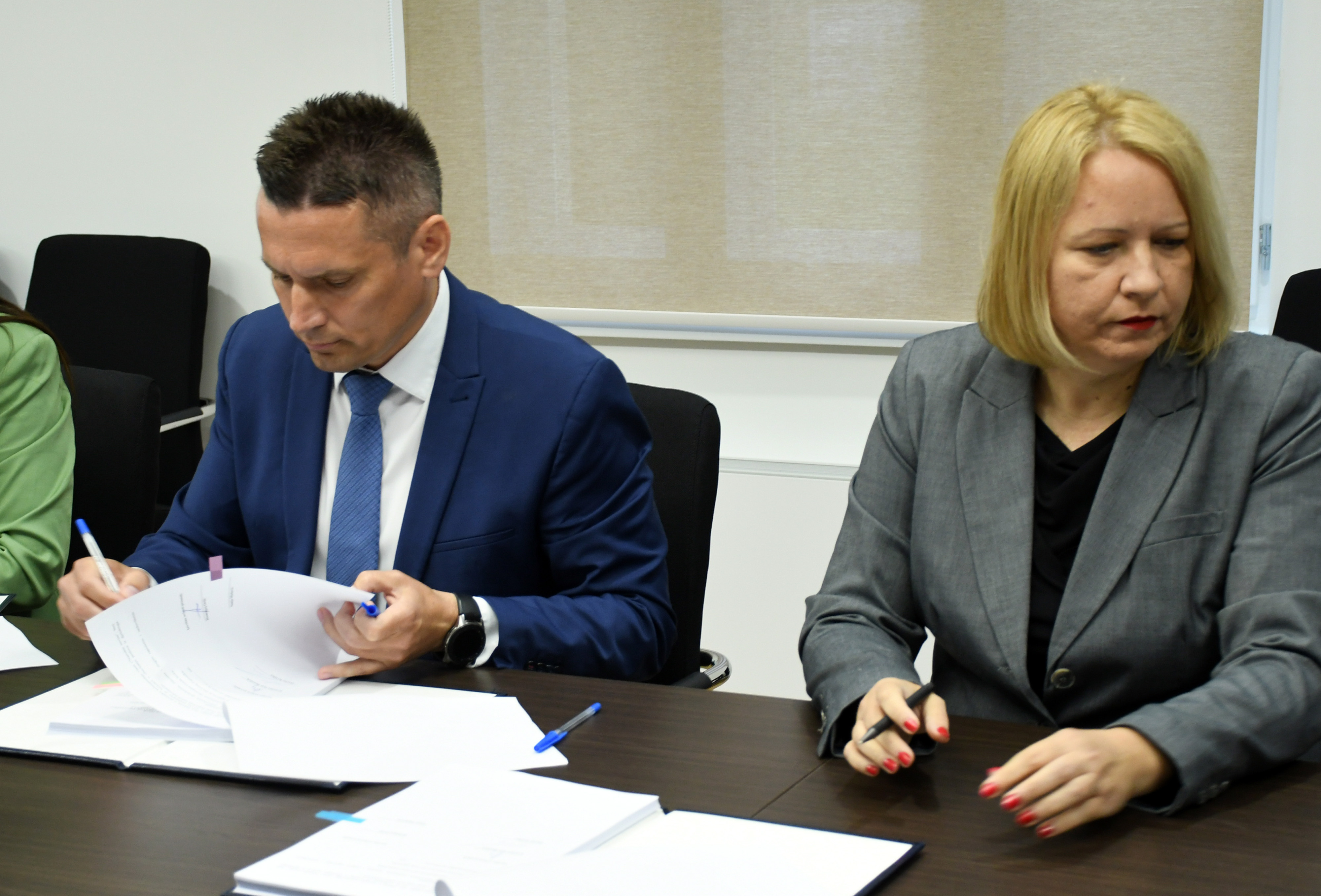 23.05.2025., Sisak - U sisackoj Gradskoj vijecnici odrzana je primopredaja na kojoj je Domagoj Orlic(HDZ) od dosadasnje gradonacelnice Kristine Ikic Banicek(SDP) preuzeo duznost novog gradonacelnika Grada Siska. Photo: Nikola Cutuk/PIXSELL