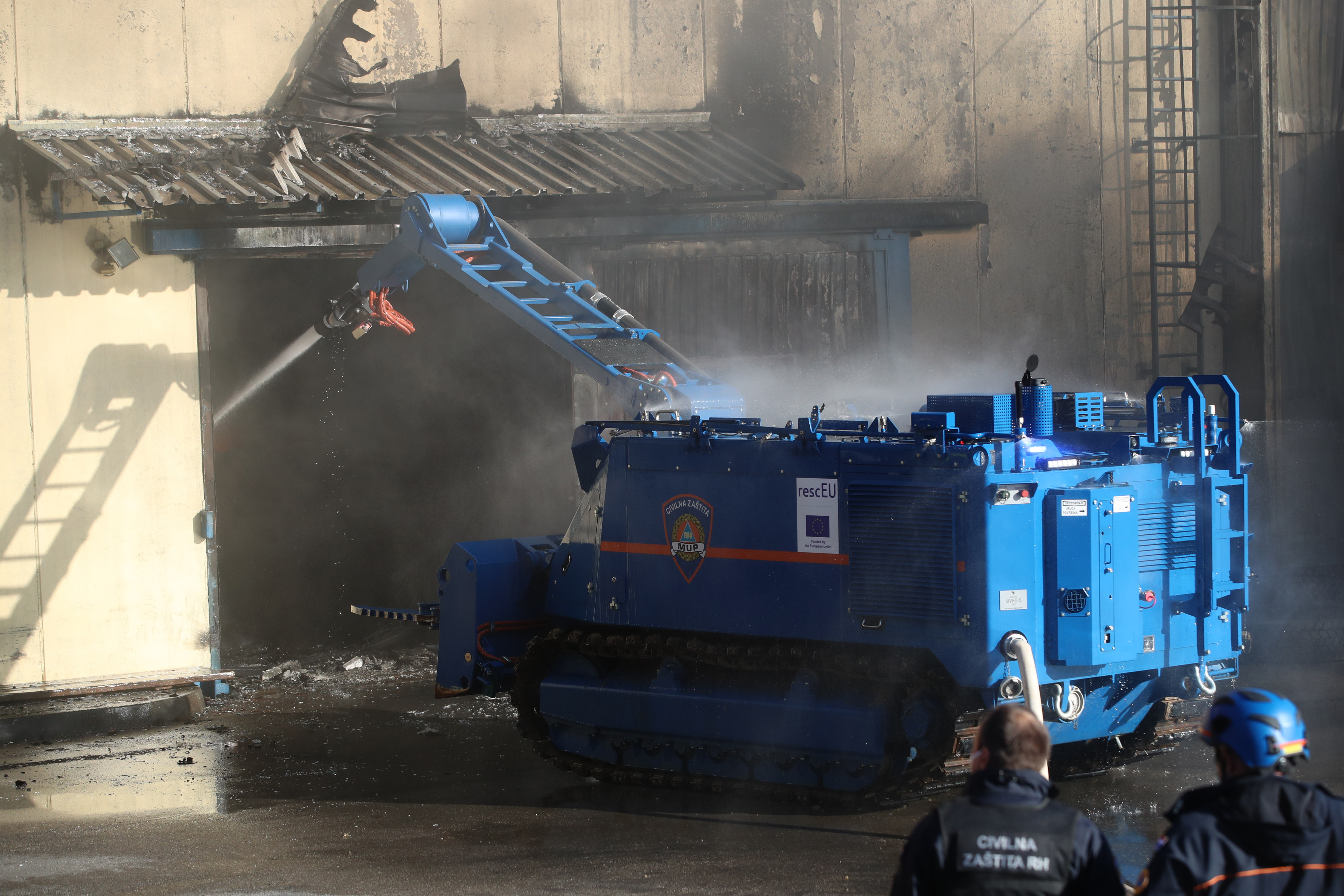 04.11.2025., Sveta Nedelja - Doslo je do pozara u skladistu guma