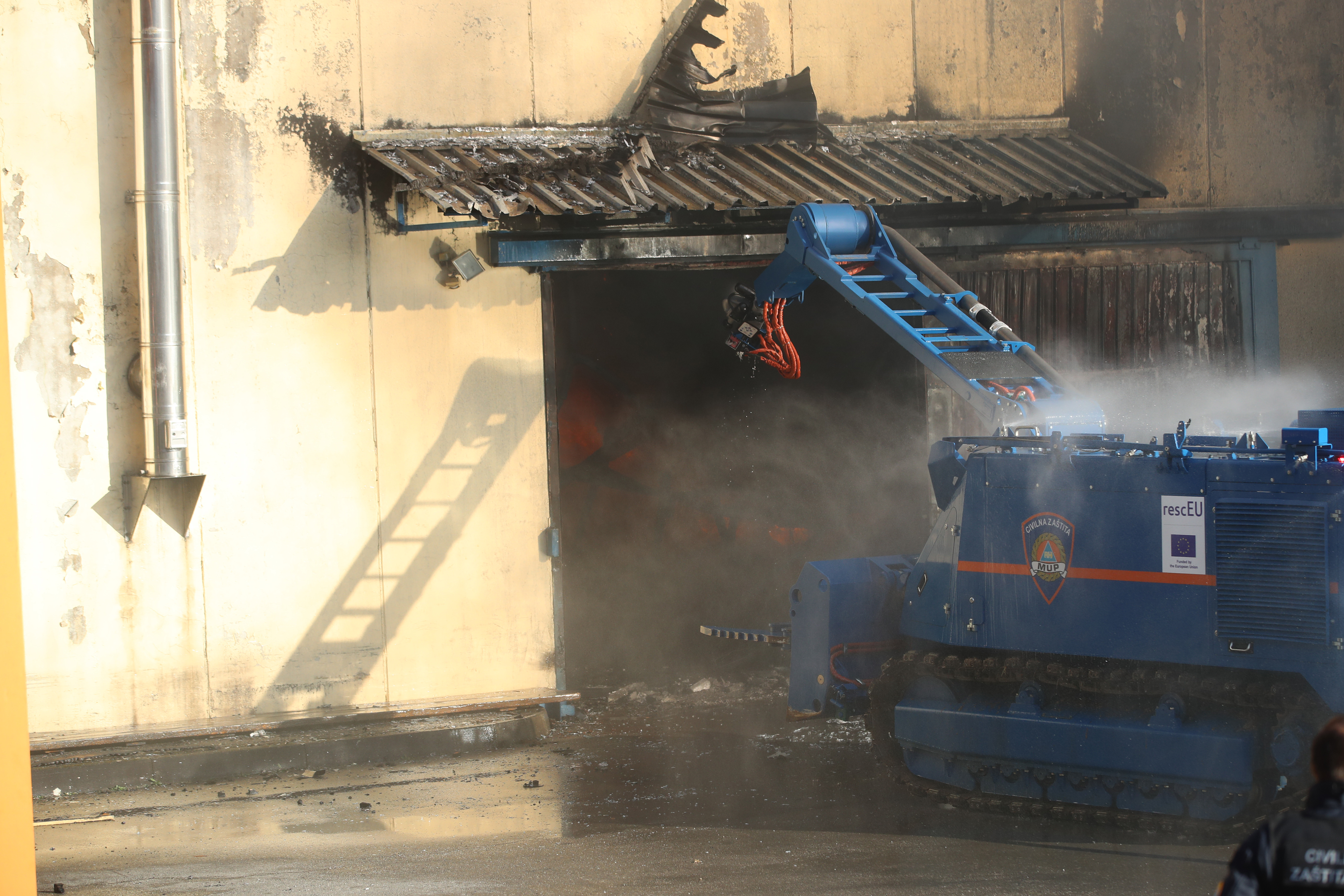 04.11.2025., Sveta Nedelja - Doslo je do pozara u skladistu guma