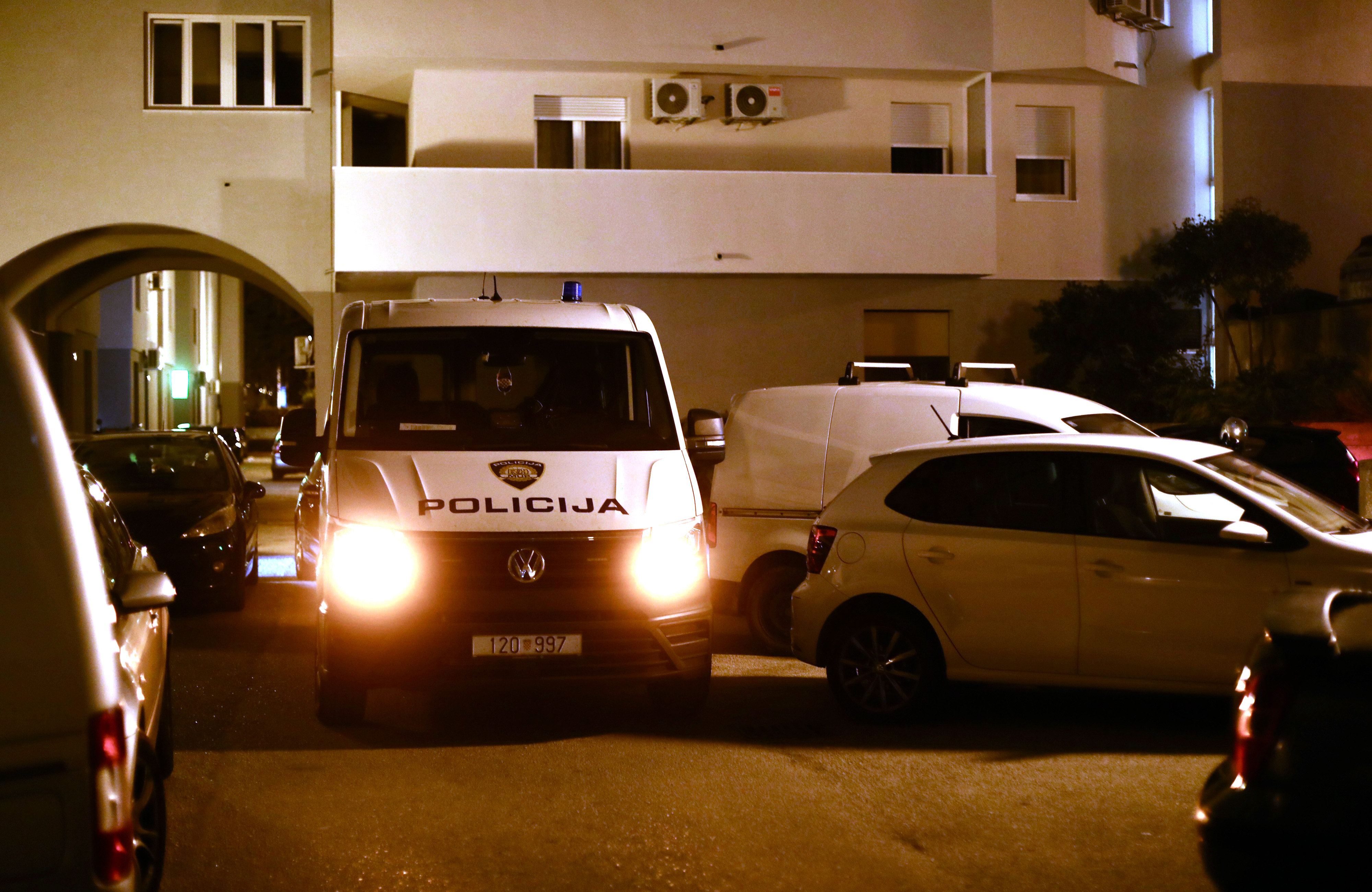 03.11.2025.,Split-Policija ispred prostora kotara Blatine gdje se trebao odrzati dogadjaj u organizaciji Srpskog narodnog vijeca. Photo: Ivo Cagalj/PIXSELL