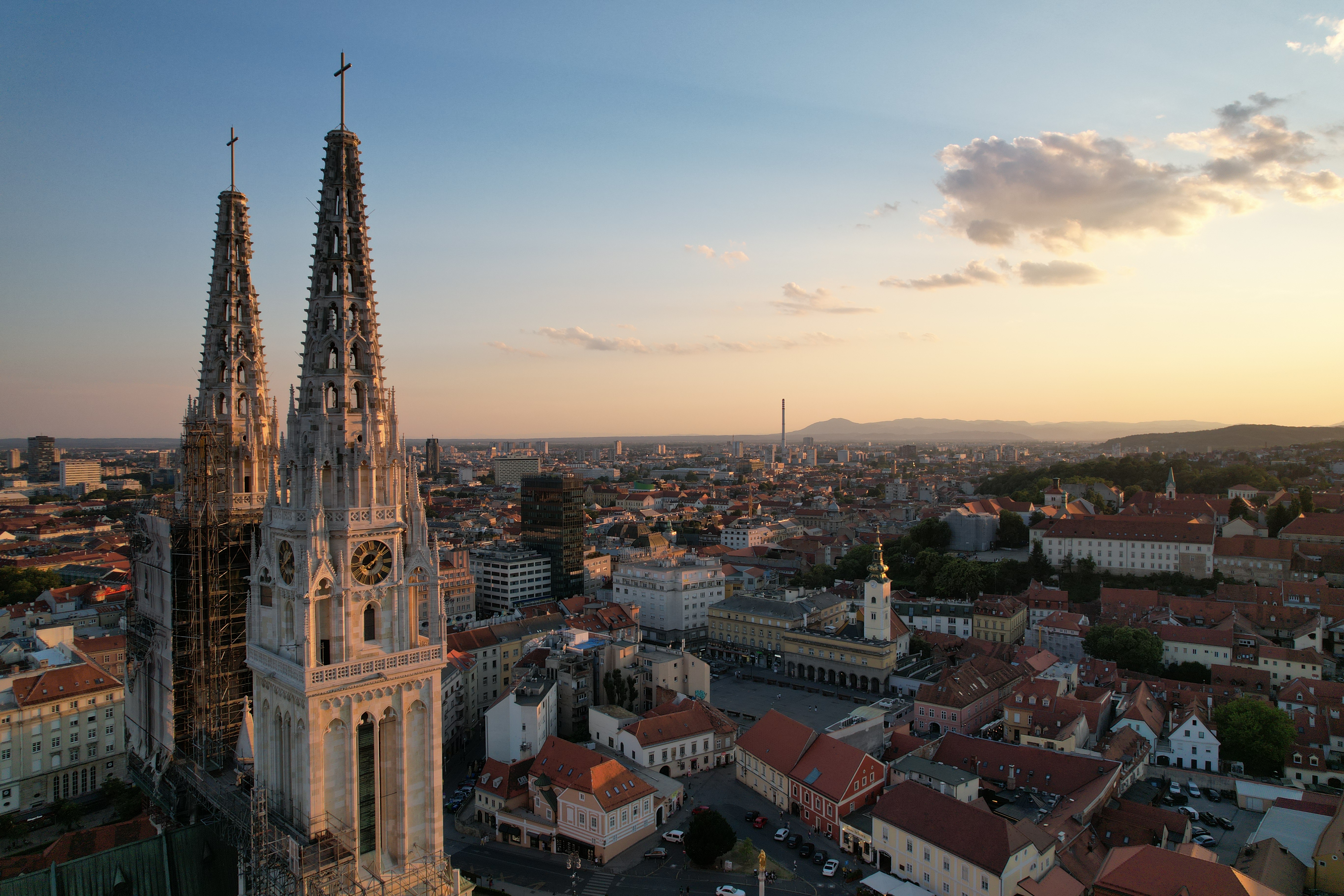 Fotografija iz zraka snimnjene dronom Katedrale Uznesenja Blazene Djevice Marije i svetih Stjepana i Ladislava. Photo: Slaven Branislav Babic/PIXSELL