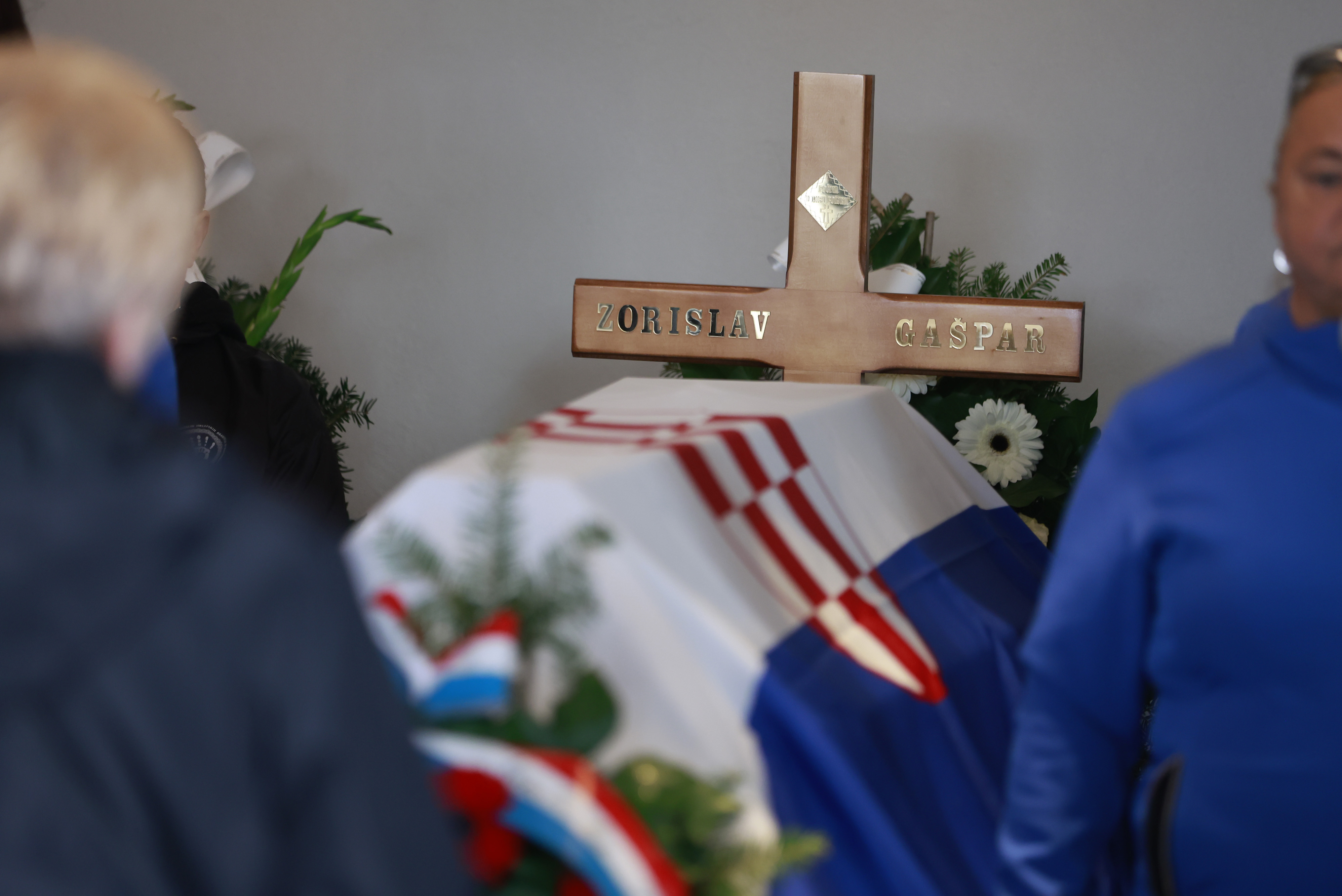 07.11.2025., Vukovar - Posljednji ispracaj i ukop hrvatskog branitelja Zorislava Gaspara na Memorijalnom groblju zrtava iz Domovinskog rata u Vukovaru. Photo: Davor Javorovic/PIXSELL