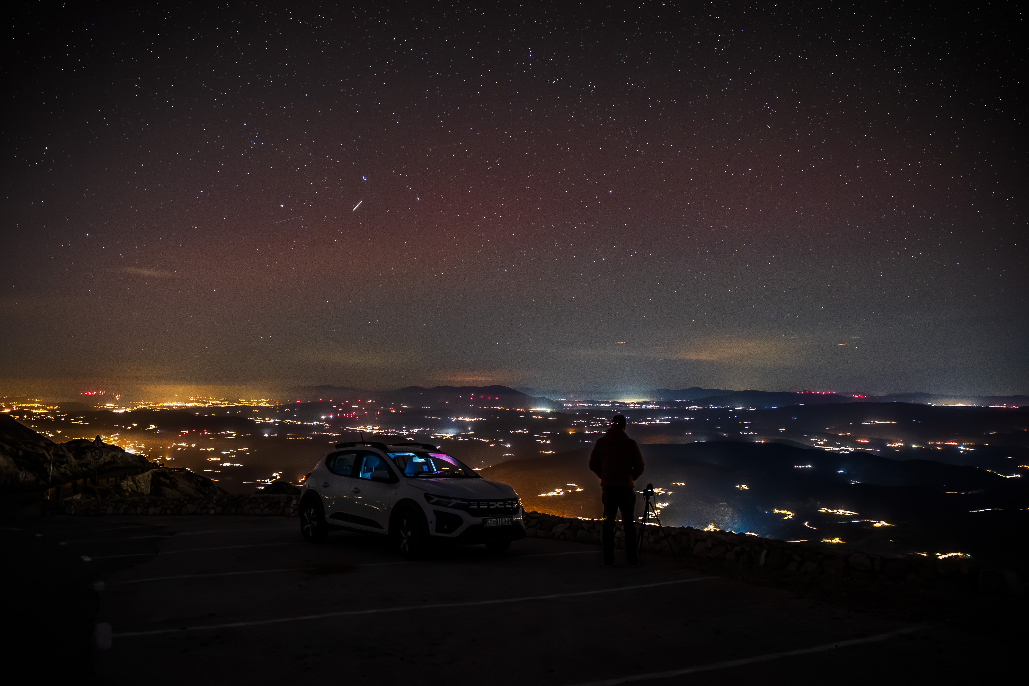 12.11.2025., Biokovo  -  Aurora Borealis promatrana sa vrha Biokova Sv Jure 1762m/nm. Photo: Zvonimir Barisin/PIXSELL
