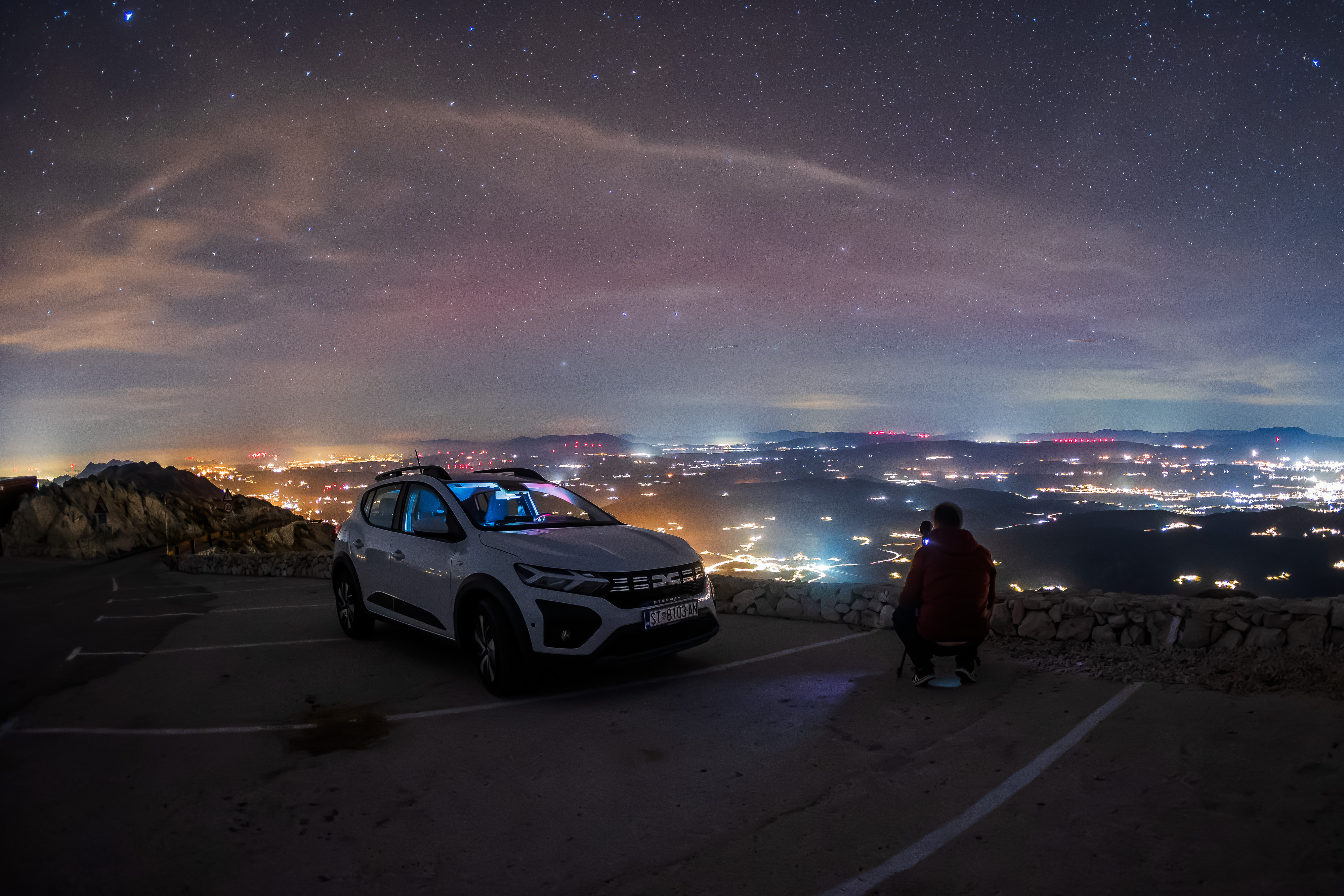 12.11.2025., Biokovo  -  Aurora Borealis promatrana sa vrha Biokova Sv Jure 1762m/nm. Photo: Zvonimir Barisin/PIXSELL