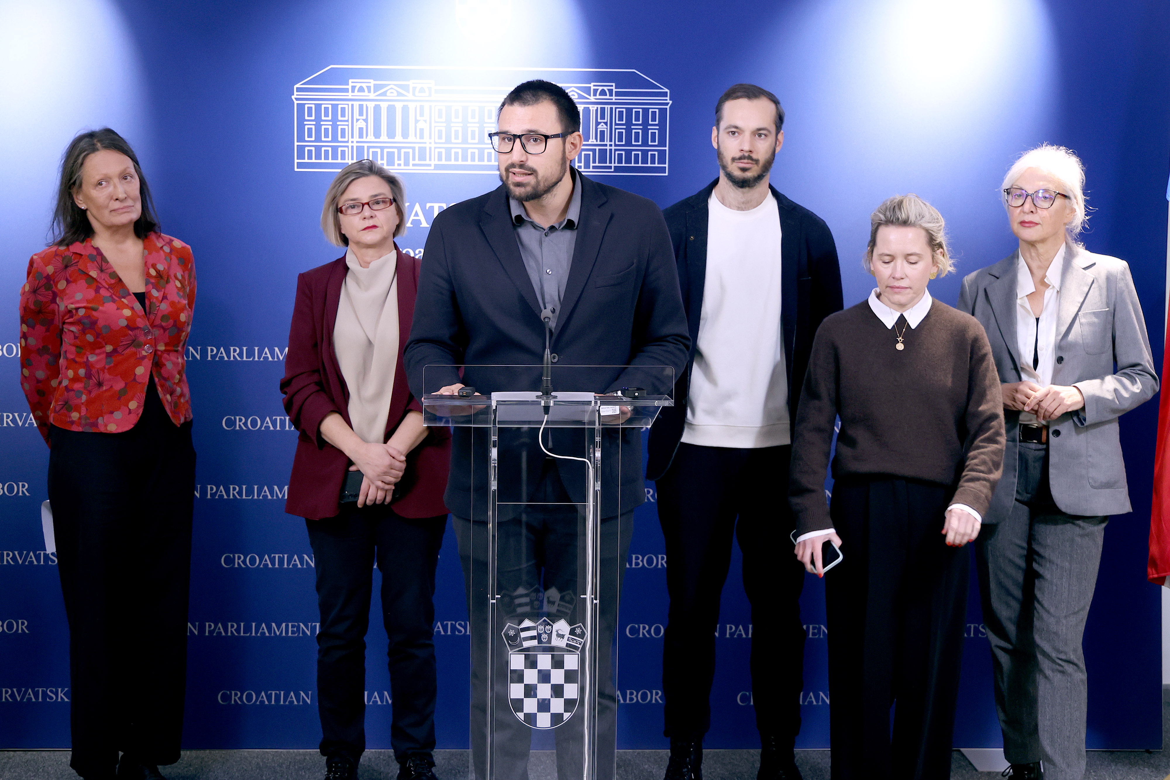 13.11.2025., Zagreb - Na konferenciji za medije Kluba zastupnika Mozemo o temi "HDZ-ova privatizacija 2.0 kroz Zakon o prostornom uredjenju i Zakon o gradnji " govorili su Marin Zivkovic,  Ursa Raukar Gamulin i Mauro Sirotnjak. Photo: Patrik Macek/PIXSELL