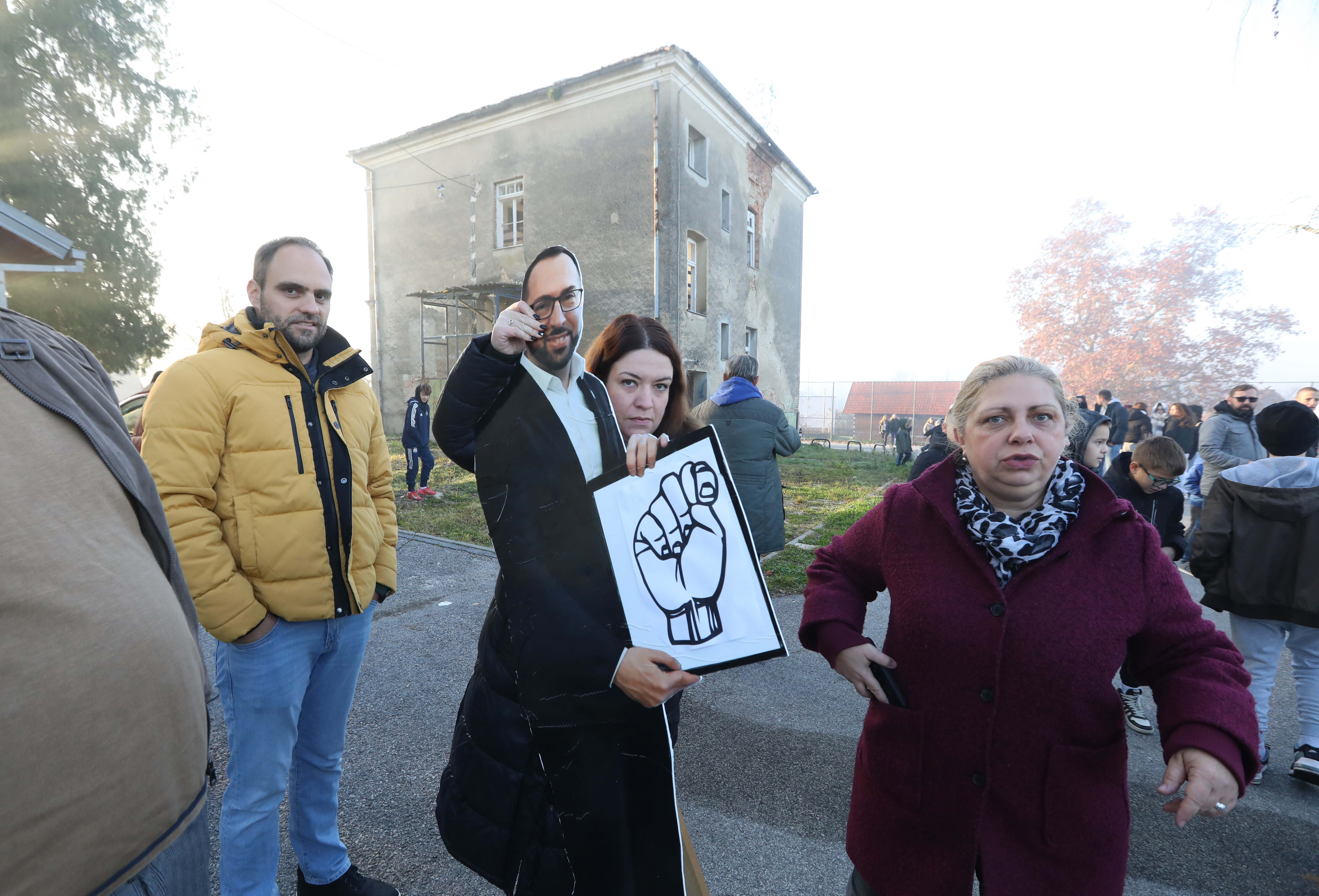 U organizaciji roditelja ucenika osnovne skole Donji Dragonozec odrzan 3. bojkot nastave. Photo: Robert Anic/PIXSELL