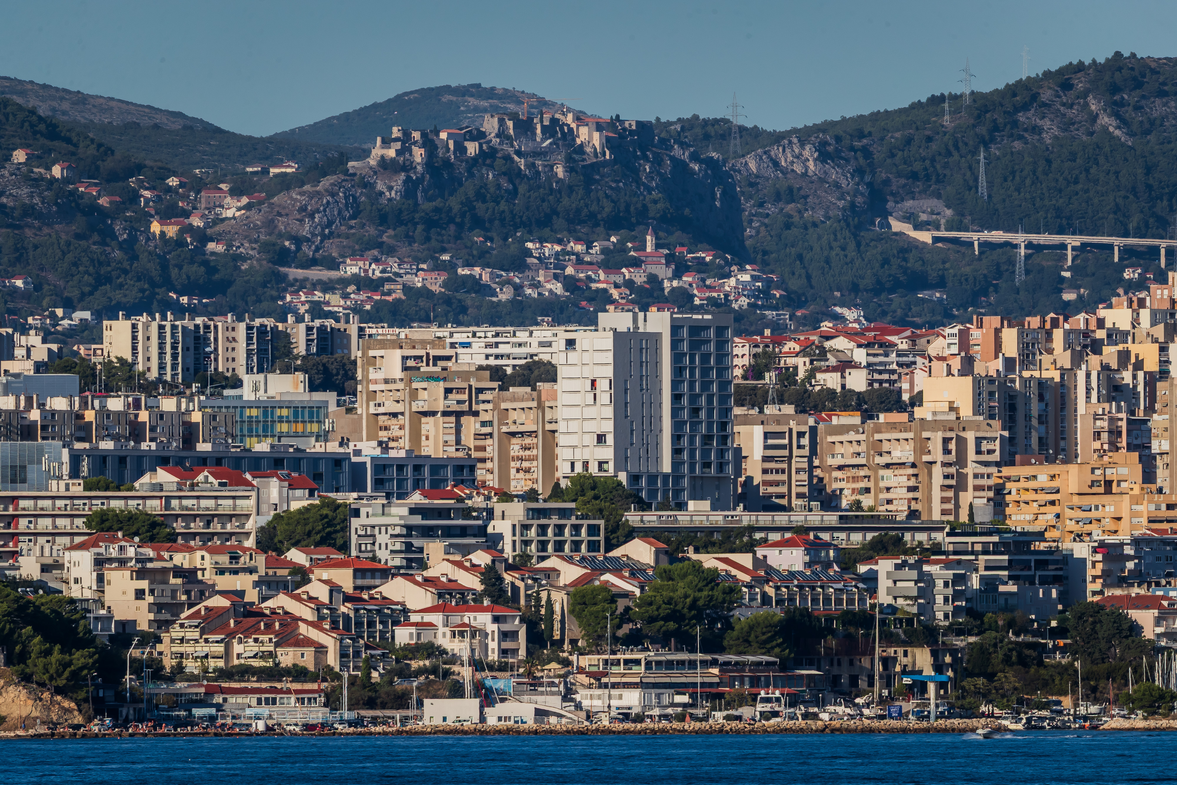 19.09.2025., Split - Pogled na Split i Klis sa Trajekta
