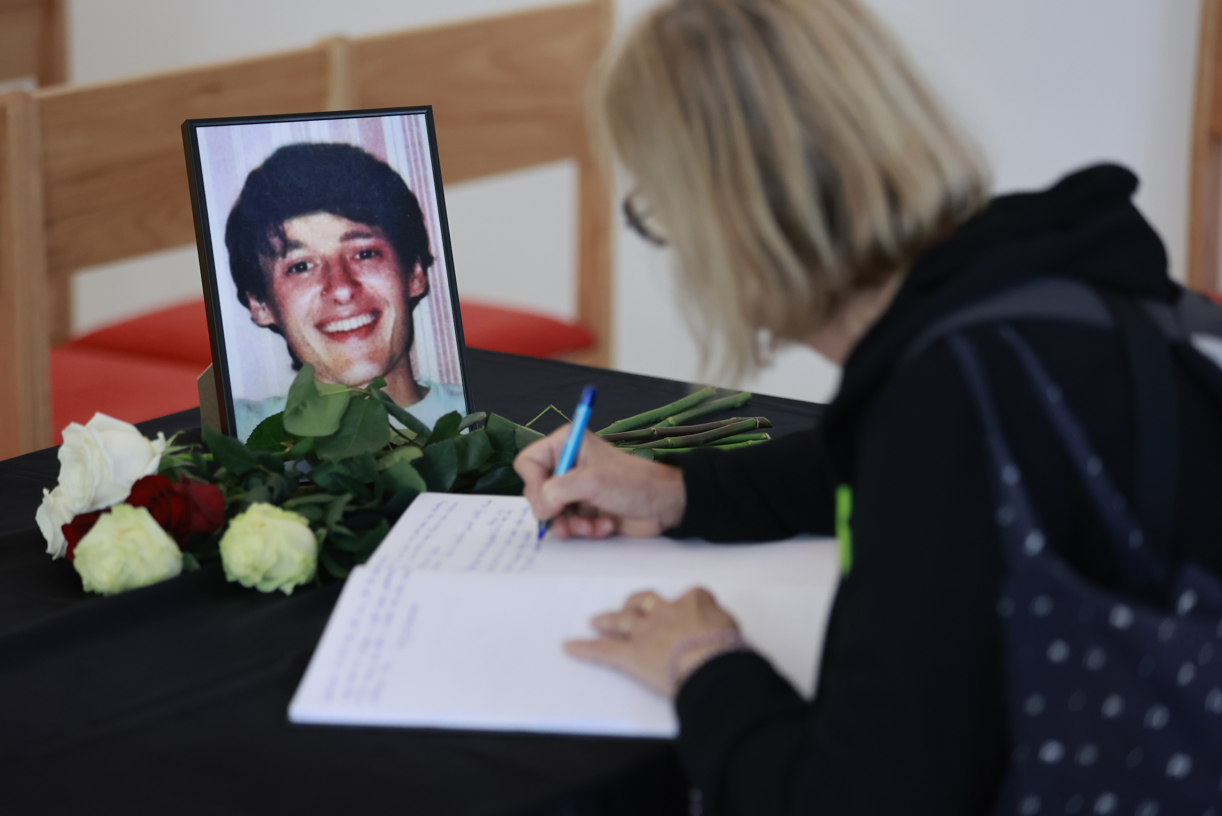 Pokop Jean-Michela Nicoliera, francuskog dragovoljca ubijenog na Ovčari 1991. godine, čiji su posmrtni ostaci identificirani u vukovarskoj bolnici.