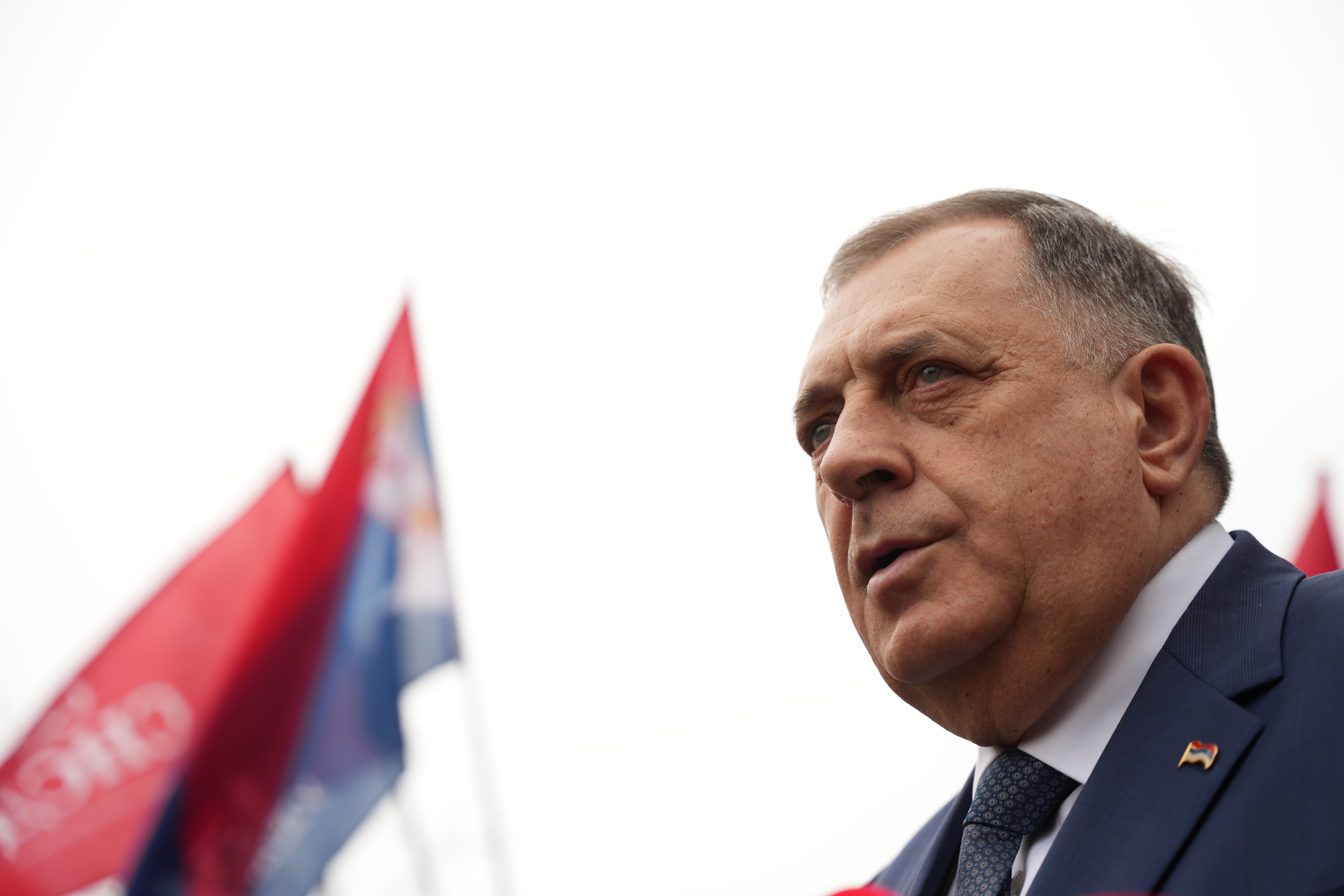 08.11.2025., Banja Luka, Bosna i Hercegovina - Na platou ispred Palace Republike SNSD je sluzbeno zapoceo kampanju za izbore za predsjednika Republike Srpske lijepljenjem prvog plakata. Milorad Dodik dao je izjavu medijima. Photo: Dejan Rakita/PIXSELL