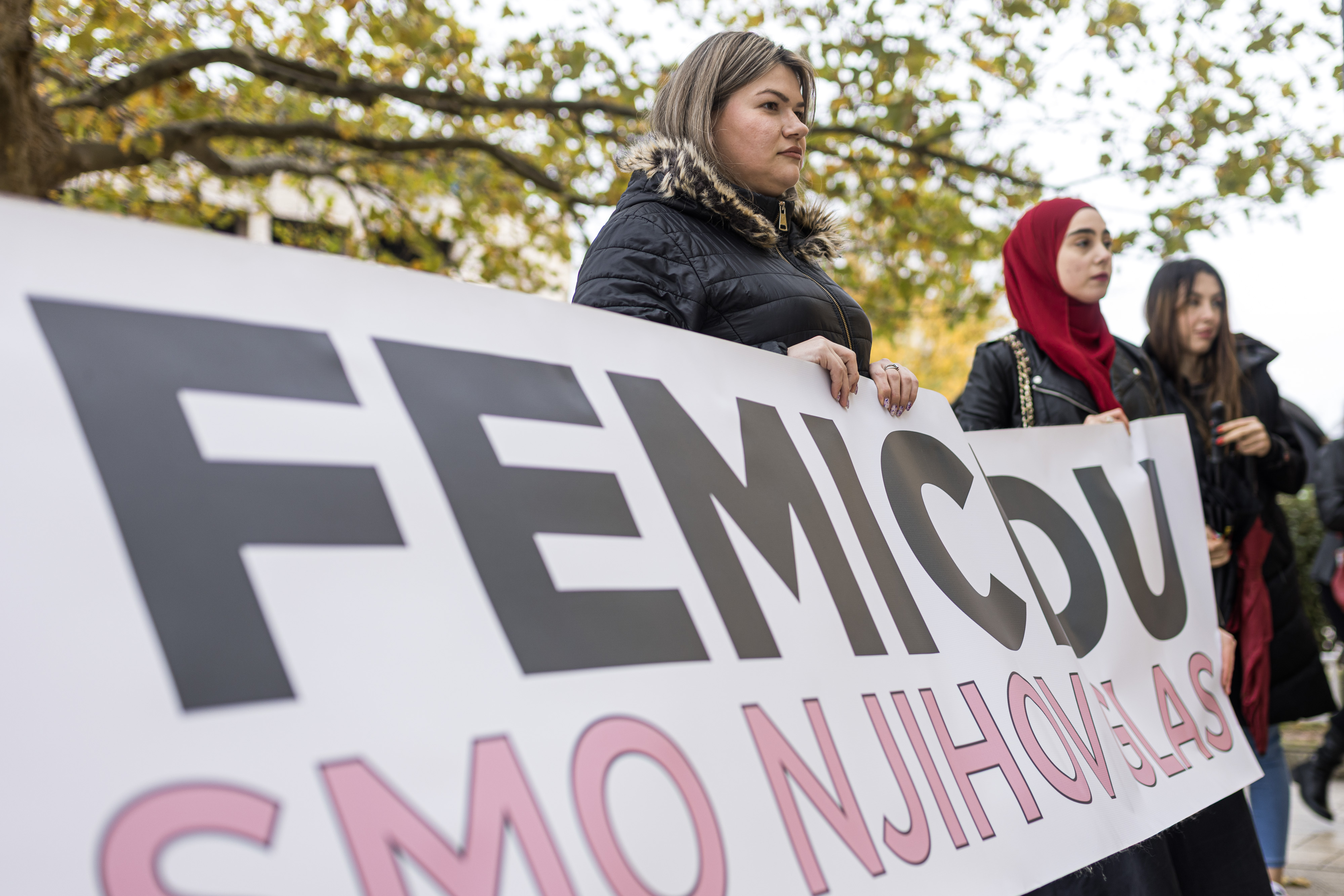Prosvjedna  setnja  na Španskom trgu u Mostaru zbog femicida