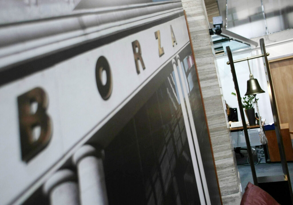 Slovenija, Ljubljana, 28.10.2008, 28. Oktober 2008 Zvonec za zakljucek trgovanja na Ljubljanski borzi.Foto: Tina Kosec/Bobo