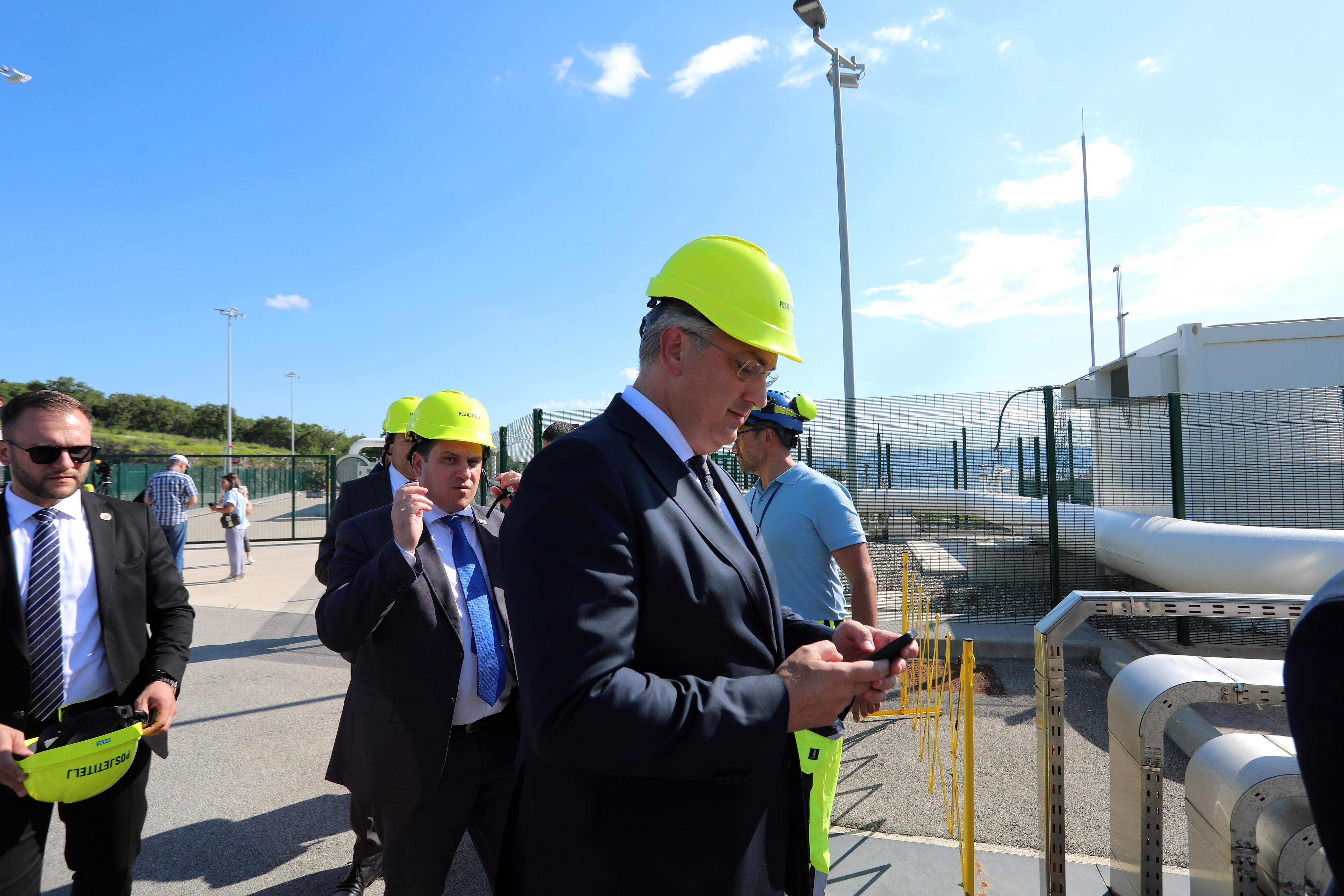 05.06.2024., Omisalj - Predsjednik Vlade RH Andrej Plenkovic i ministar Oleg Butkovic posjetiili LNG terminal u Omislju na Krku. Photo: Goran Kovacic/PIXSELL