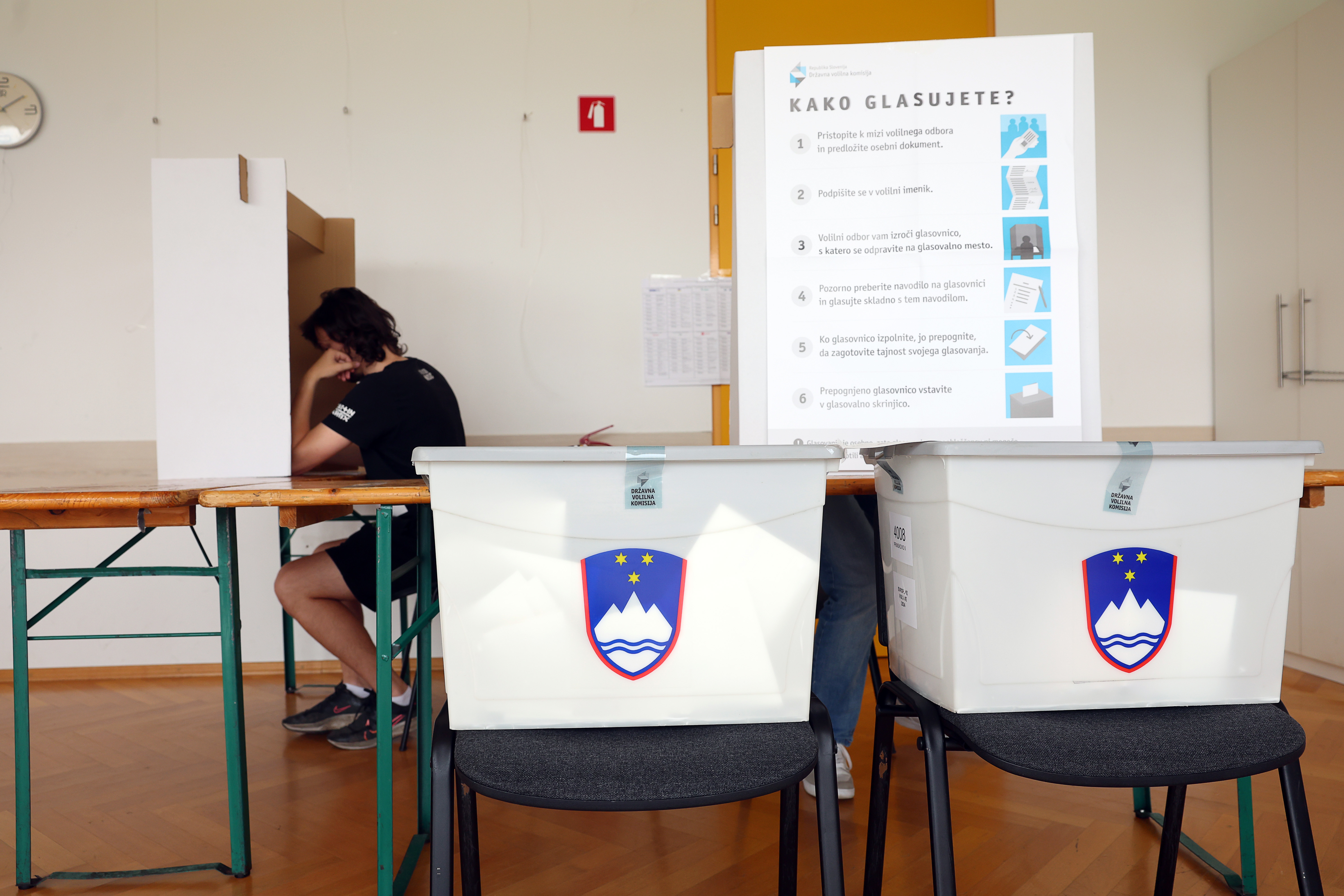 09.06.2024., Kranj, Slovenija - Sirom zemlje otvorena su biralista za izbore za Europski parlament, ali i tri referenduma - o uporabi konoplje, eutanaziji i preferencijalnom glasovanju Photo: Borut Živulović/PIXSELL/F.A. BOBO