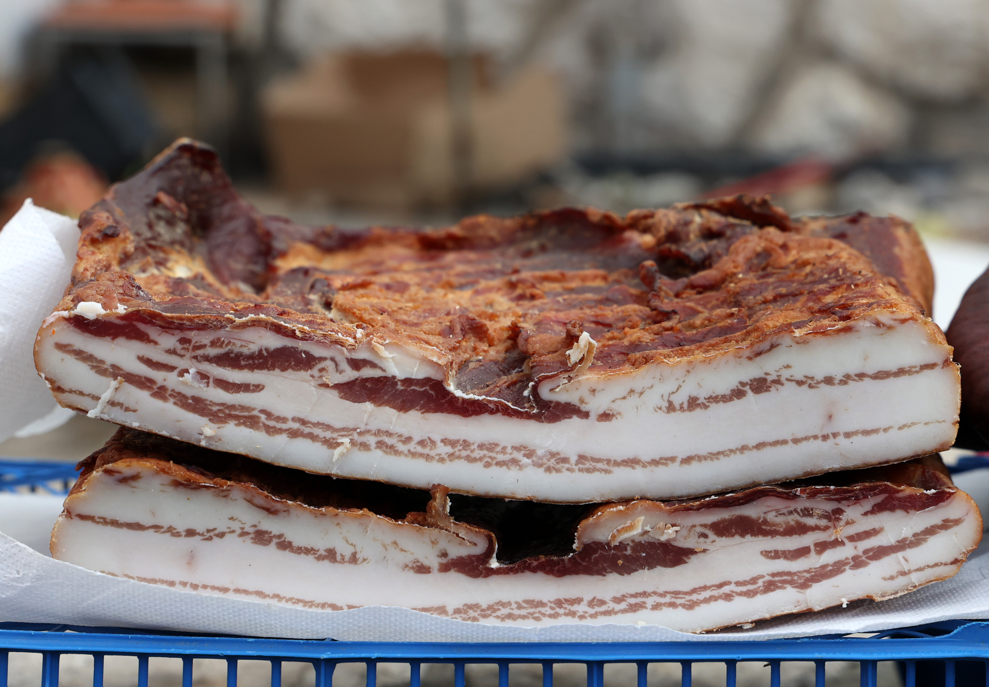 20.01.2025., Sibenik-.Na sibenskoj trznici dobra ponuda raznih suhomesnatih proizvoda.Photo: Dusko Jaramaz/PIXSELL Photo: Dusko Jaramaz/PIXSELL