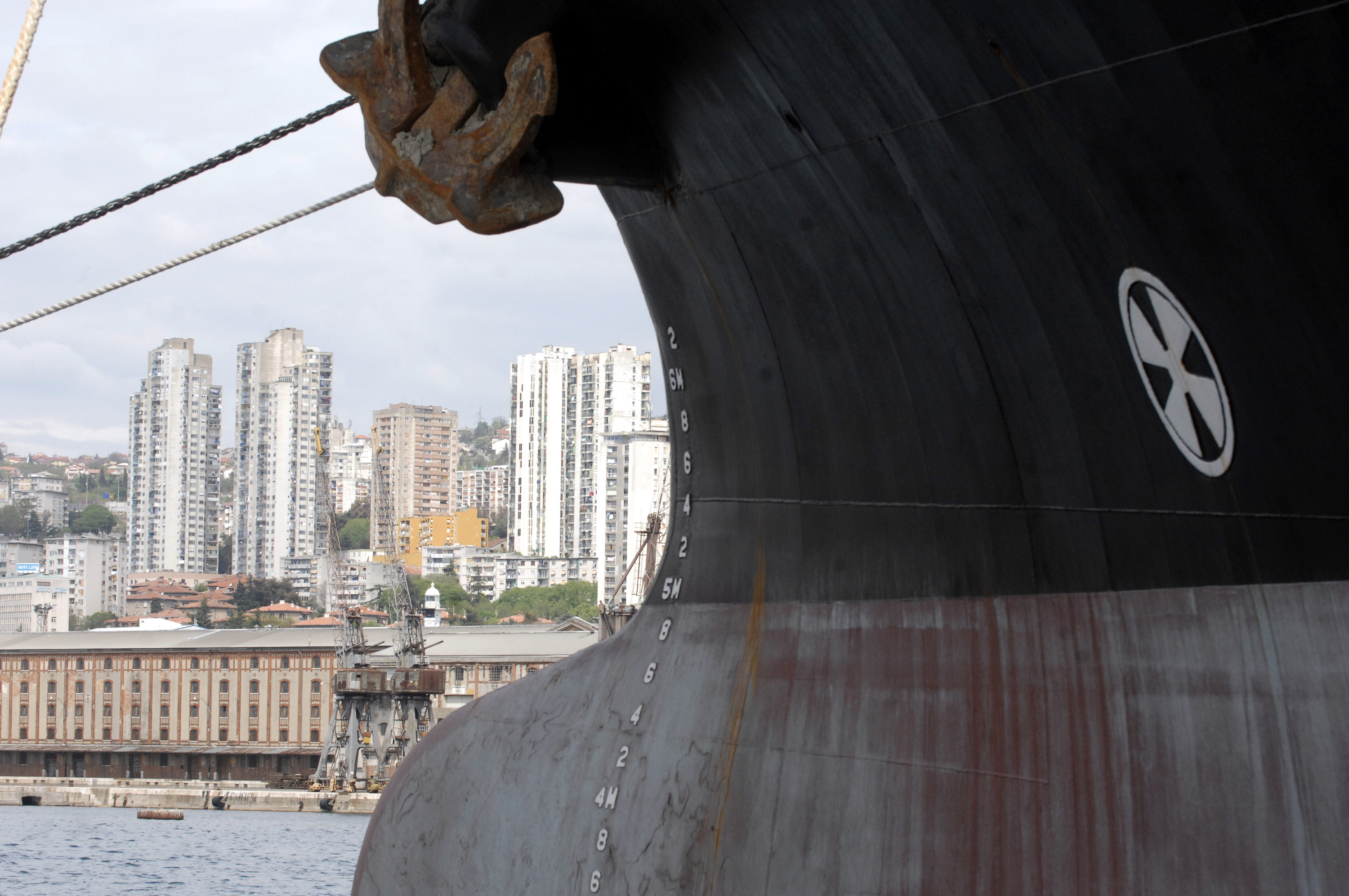 Rijeka - Brod privezan u luci i rijecki neboderi. Ilustracija.rPhoto: Goran Kovacic/PIXSELL