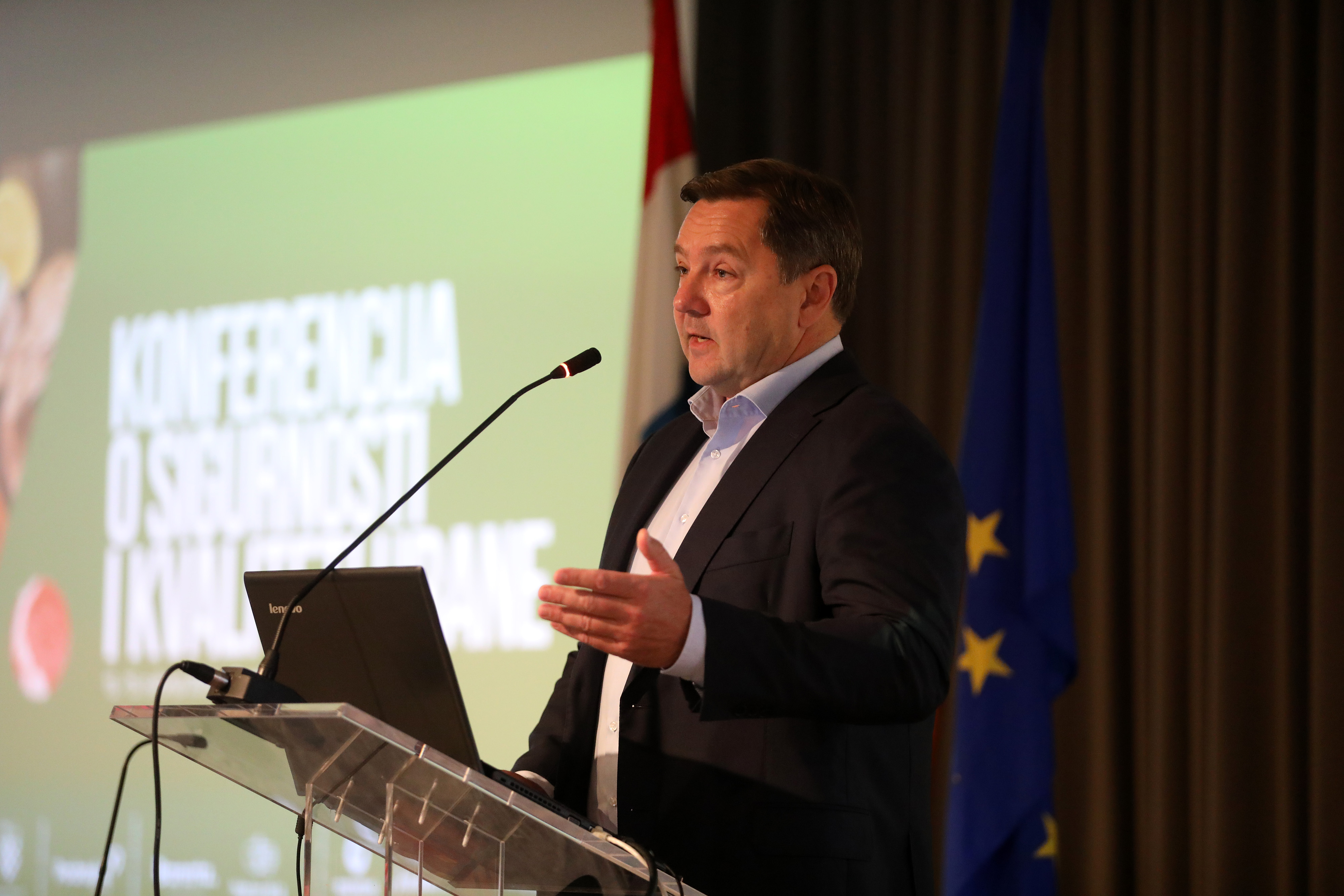 Konferencija o sigurnosti i kvaliteti hrane odrzava se u hotelu Ambasador. Sudionicima se uvodno obratio potpredsjednik HGK za poljoprivredu i turizam Dragan Kovacevic i glavni drzavni inspektor Andrija Mikulic. Photo: Goran Kovacic/PIXSELL