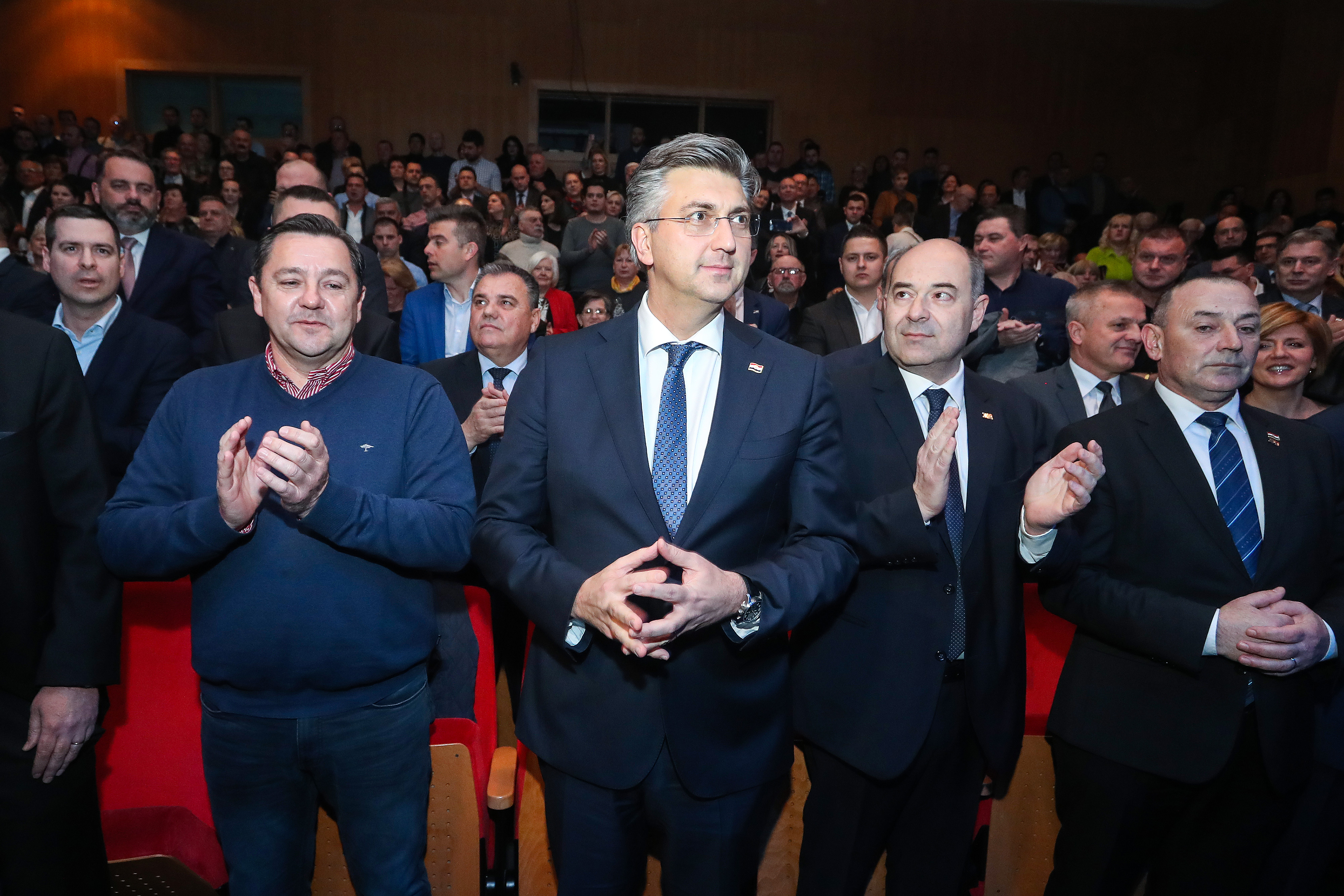 U prostorijama Kulturnog centra Travno predsjednik HDZ-a, premijer Andrej Plenkovic sudjelovao je na svecanom obiljezavanju 30. obljetnice osnutka podrucnih odbora HDZ-a Brezovica