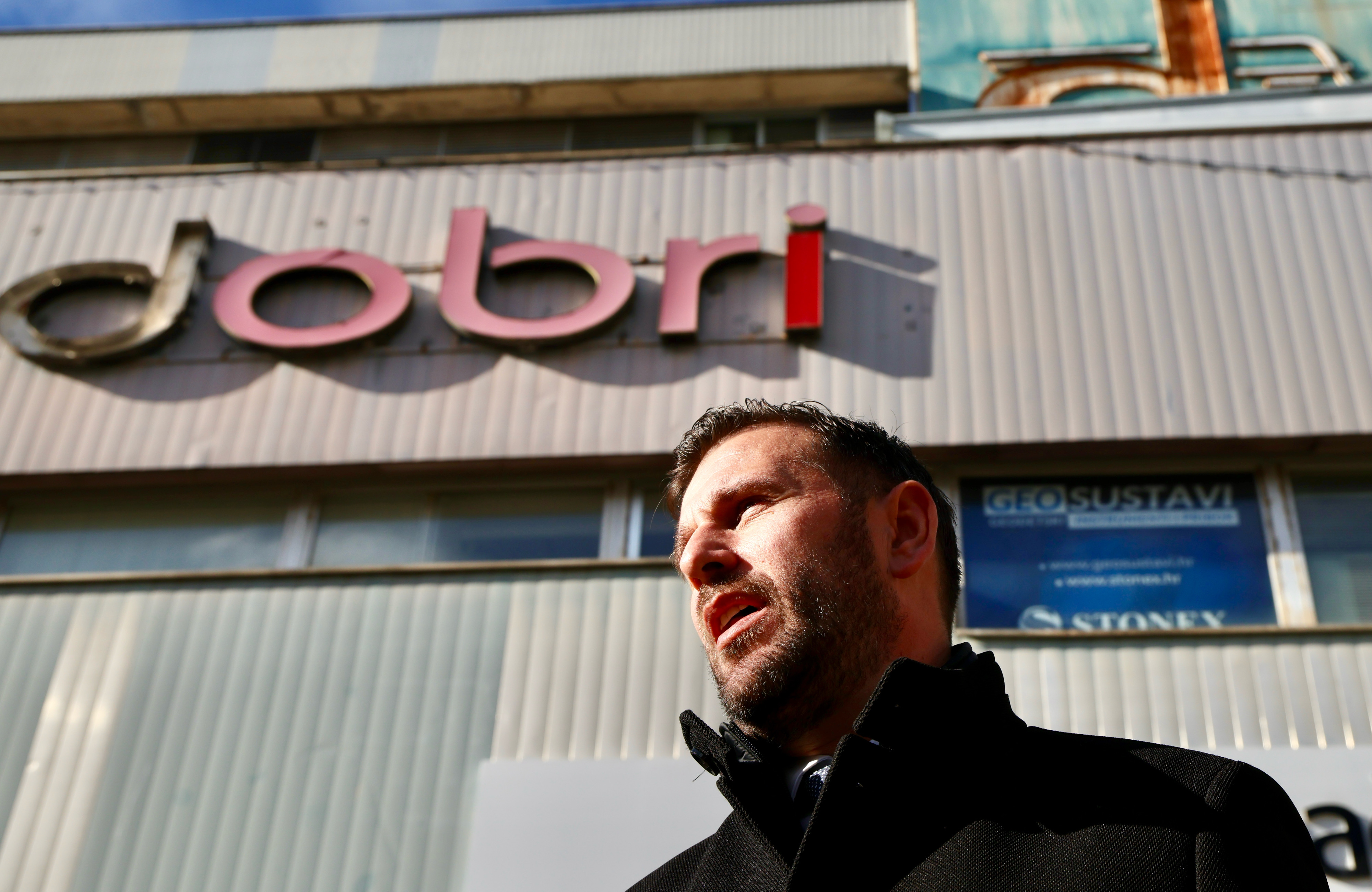 Predstavnik radnika drustva u stecaju Dalma d.d. Dragan Zaharija  u drustvu gradonacelnika Tomislava Sute koji je kao saborski zastupnik bio kljucna osoba u rješavanju ovoga višegodišnjeg problema. odrzao konferenciju za medije Photo: Ivo Cagalj/PIXSELL