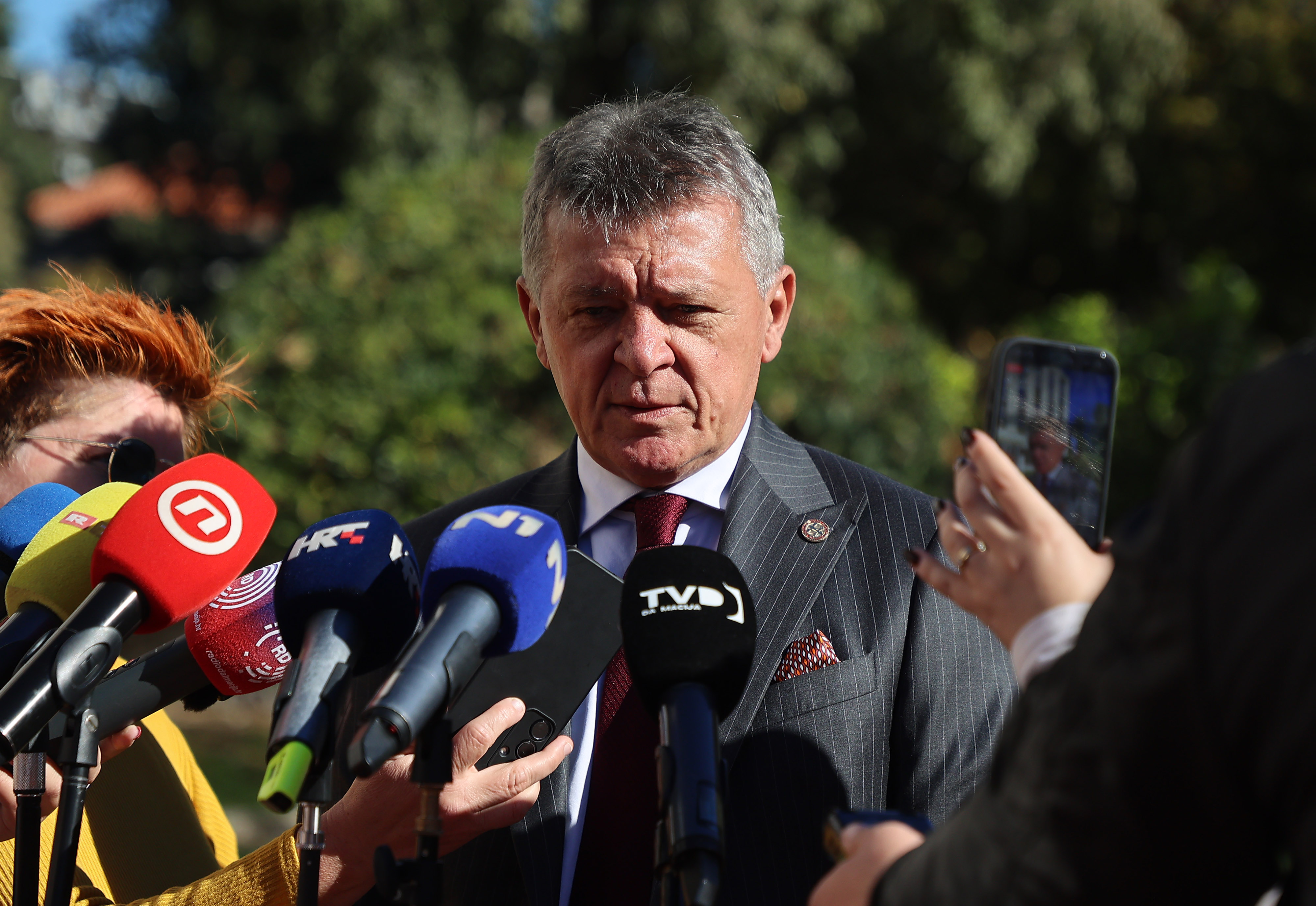 Dolazak glavnog drzavnog odvjetnika Ivana Turudica na Zupanijski Sud u Splitu zbog uhicenih koji su vrijedjali na nastupu srpskog kulturno umjetnickog drustva u Gratskom kotaru Blatine Skrape