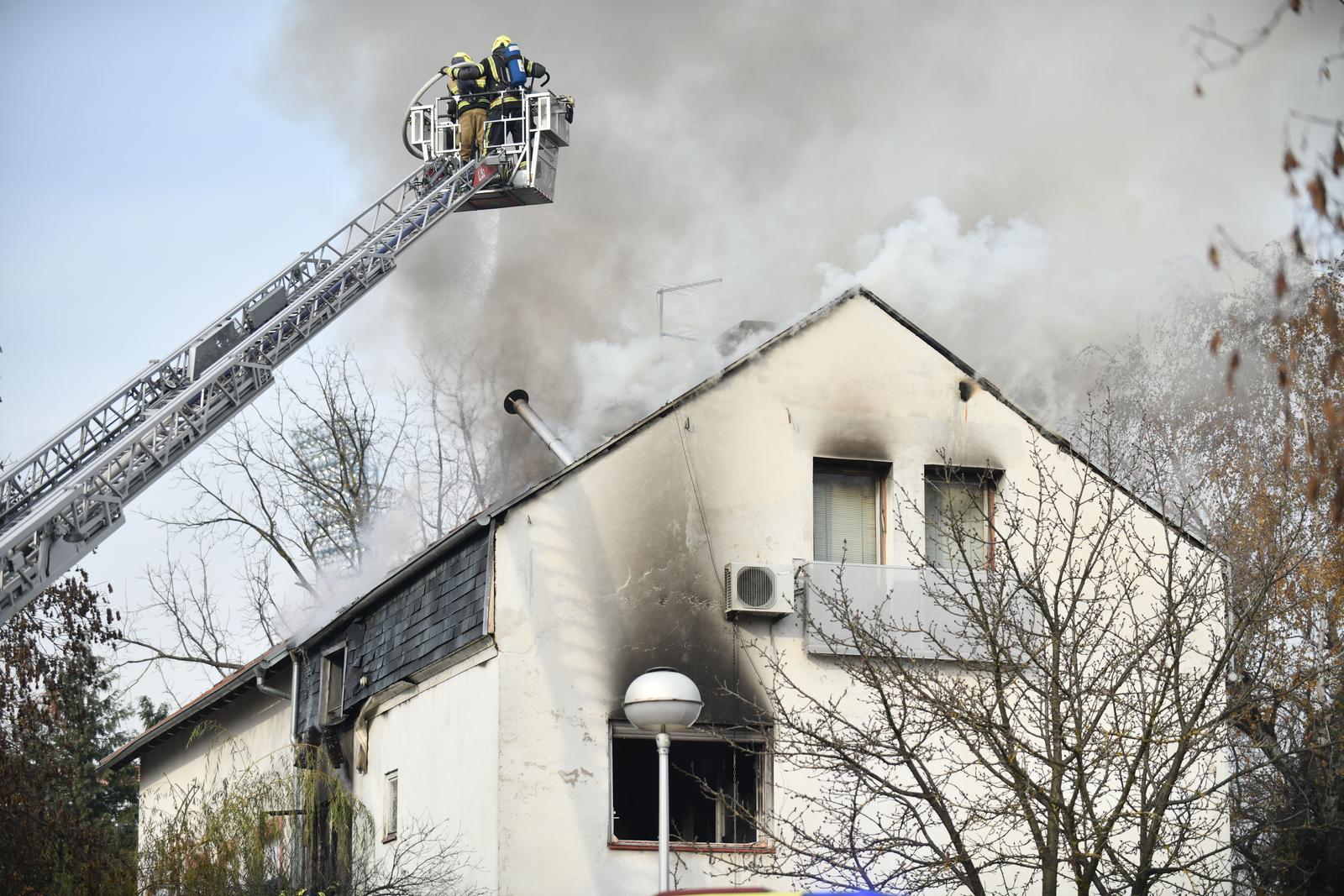 1.12.2025. - Zagreb, Hrvatska - Pozar kuce kod stadiona Maksimir. Photo: Josip Mikacic/PIXSELL