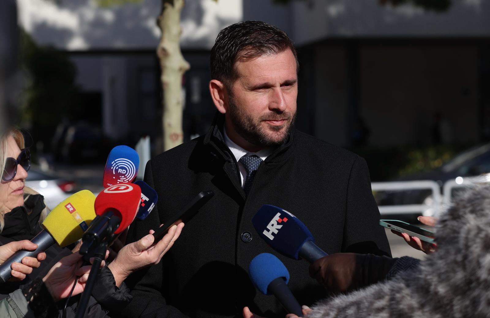 PXL_281125_142580333