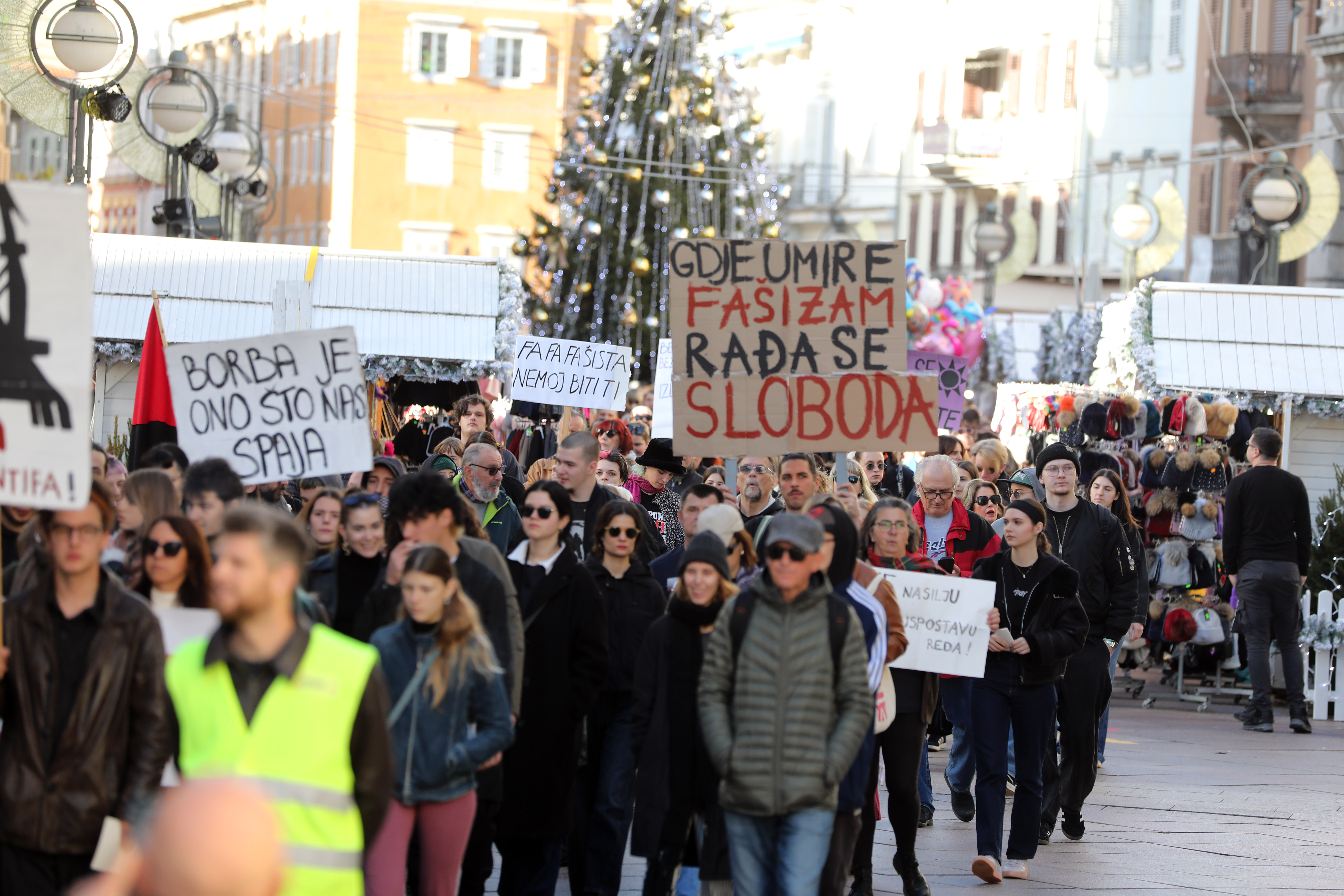 30.11.2025., Rijeka - Prosvjedni mars u organizaciji inicijative Ujedinjeni protiv fasizma, od jadranskog trga do spomenika Oslobodjenja od fasizma gdje je odrzan skup. Photo: Goran Kovacic/PIXSELL