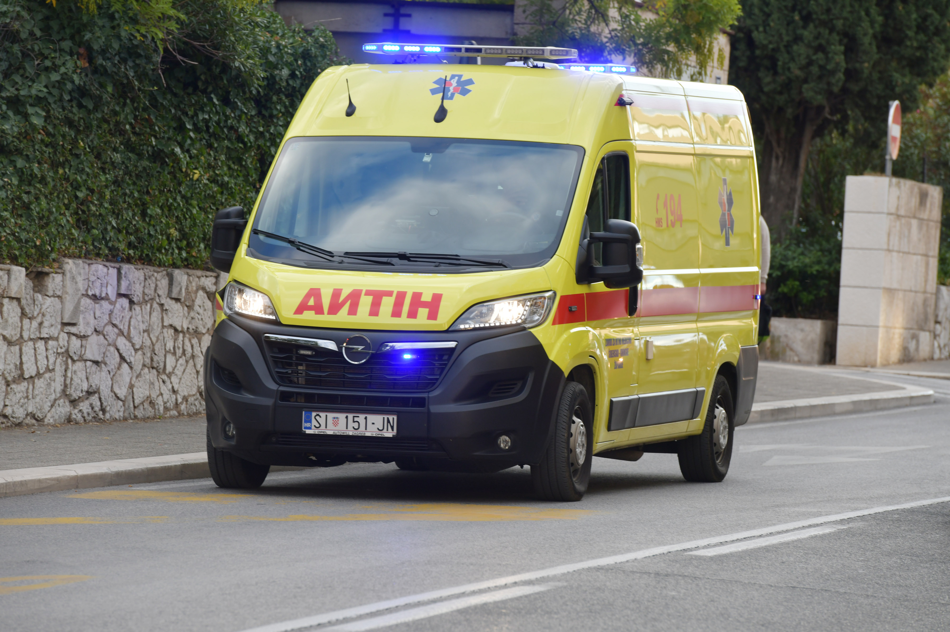 02.10.2025., Sibenik - Vozilo Hitne medicinske pomoci naintervenciji. Photo: Hrvoje Jelavic/PIXSELL