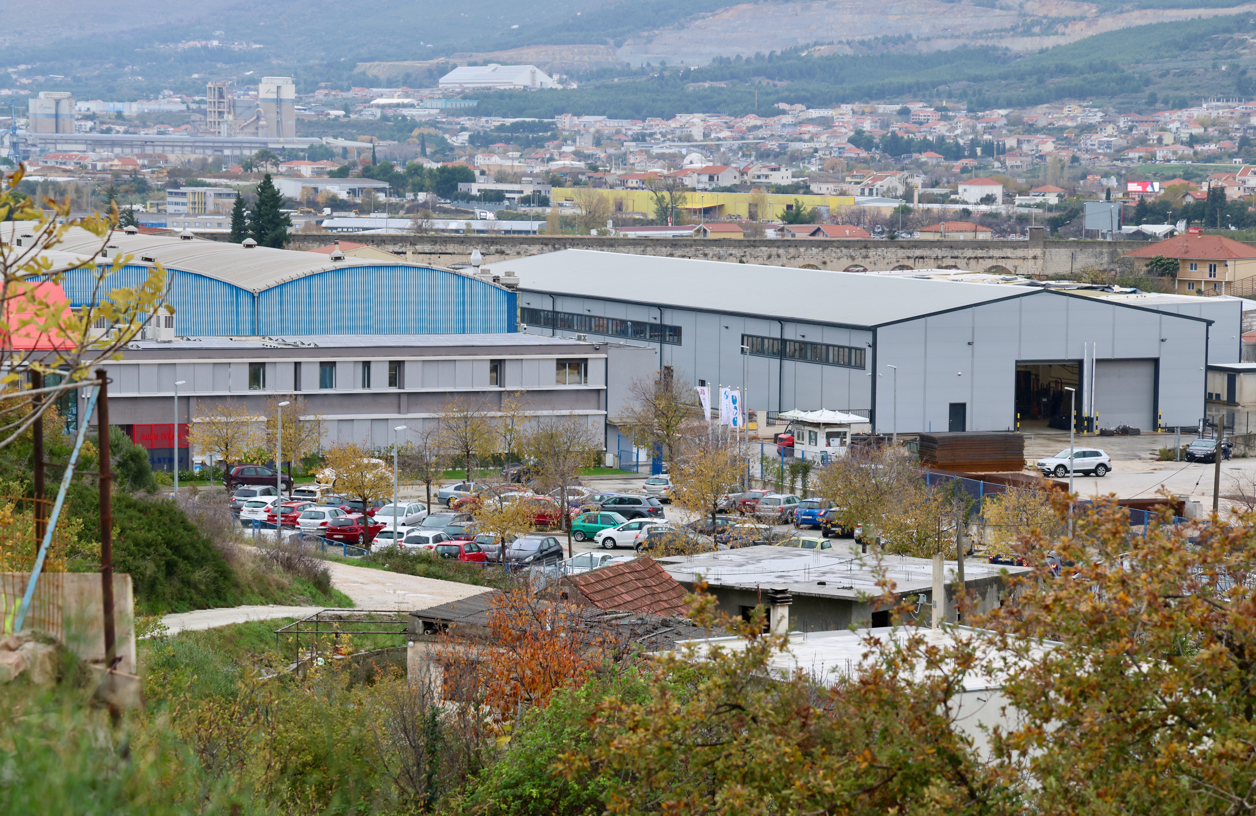 05.12.2025., Split- Prema nesluzbenim informacijama nocasnji napad na policajaca dogodio se nedaleko od pogona nekih tvrtki na Bilicama