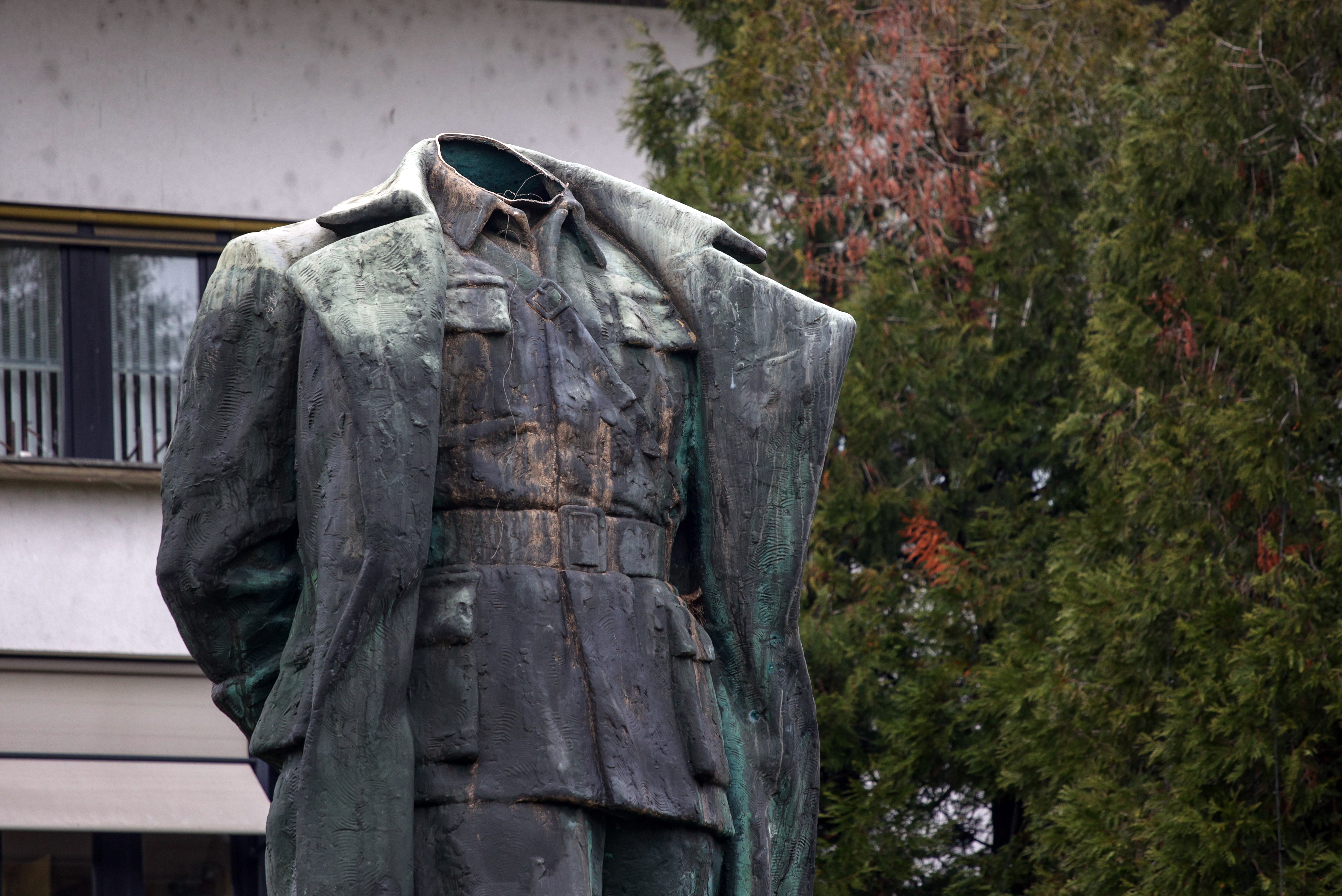 Valdali so ponoči odrezali glavo iz kipa Josipa Broza Tita na Titovem trgu, dogodek, vandalizem, Foto:Nik Jarh/F.A.Bobo Photo: Nik Jarh/F.A.Bobo/F.A. BOBO