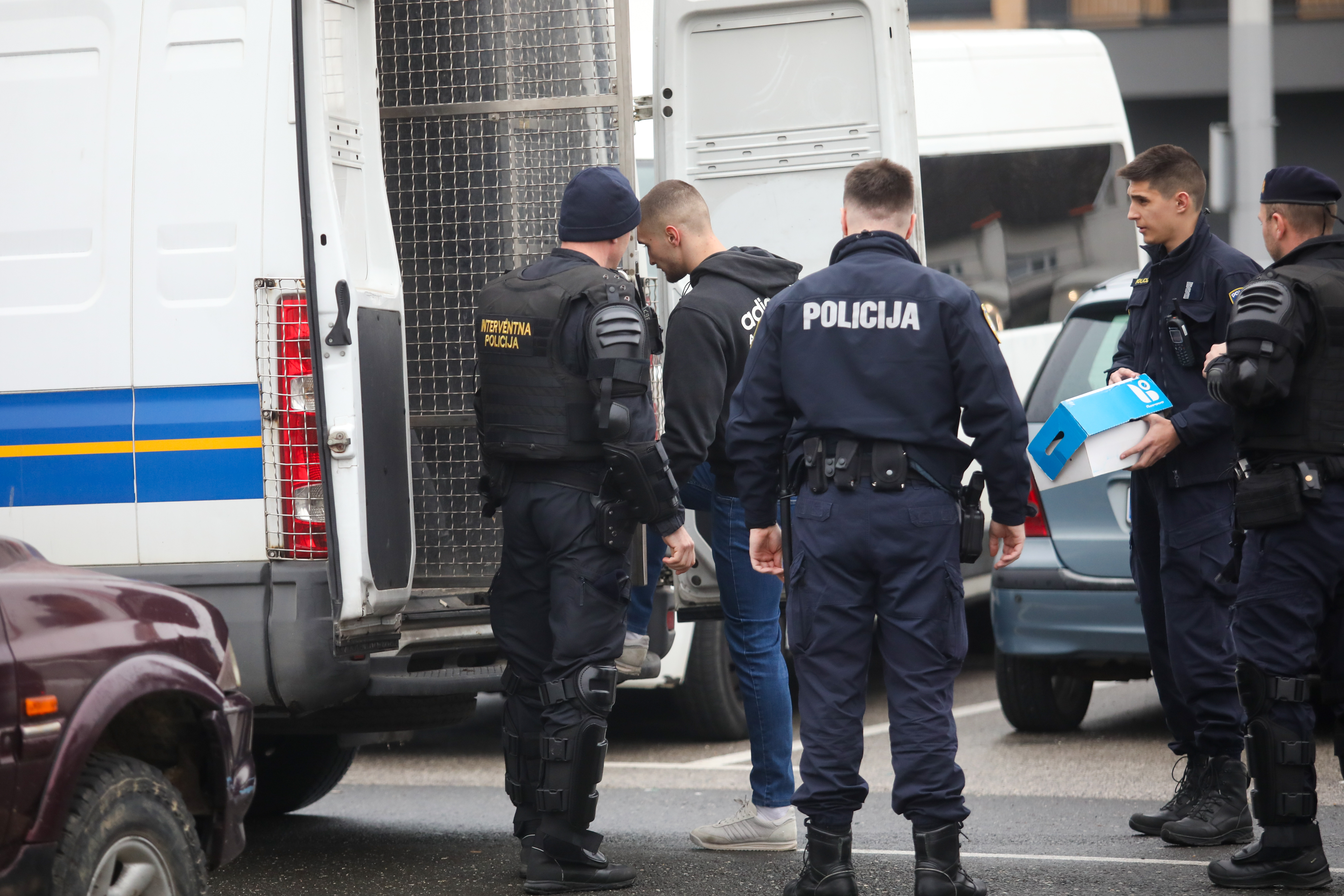 06.12.2025., Zagreb - Uoci nogometne utakmice izmedju Dinama i Hajduka na Maksimiru, interventna policija patrolira, obavlja temeljite preglede i ispitivanja na podrucju oko trznice u Dubravi. Photo: Marko Seper/PIXSELL