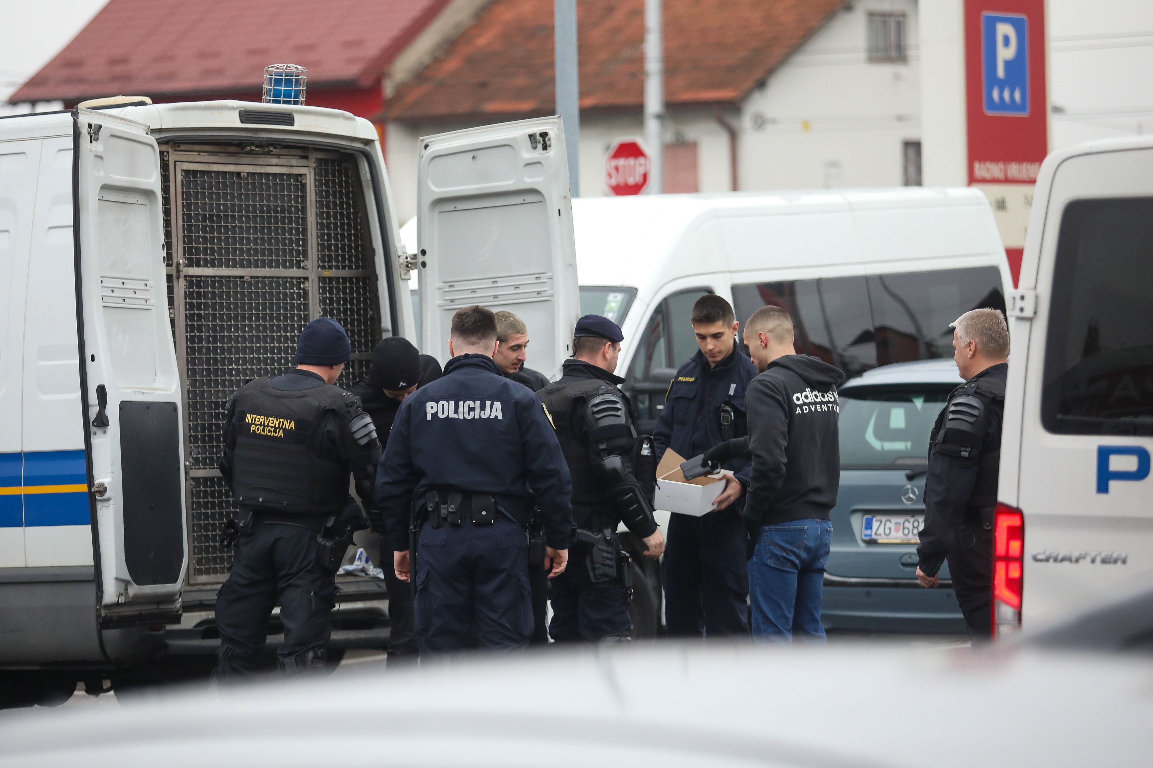 Uoci nogometne utakmice izmedju Dinama i Hajduka na Maksimiru, interventna policija patrolira, obavlja temeljite preglede i ispitivanja na podrucju oko trznice u Dubravi. Photo: Marko Seper/PIXSELL