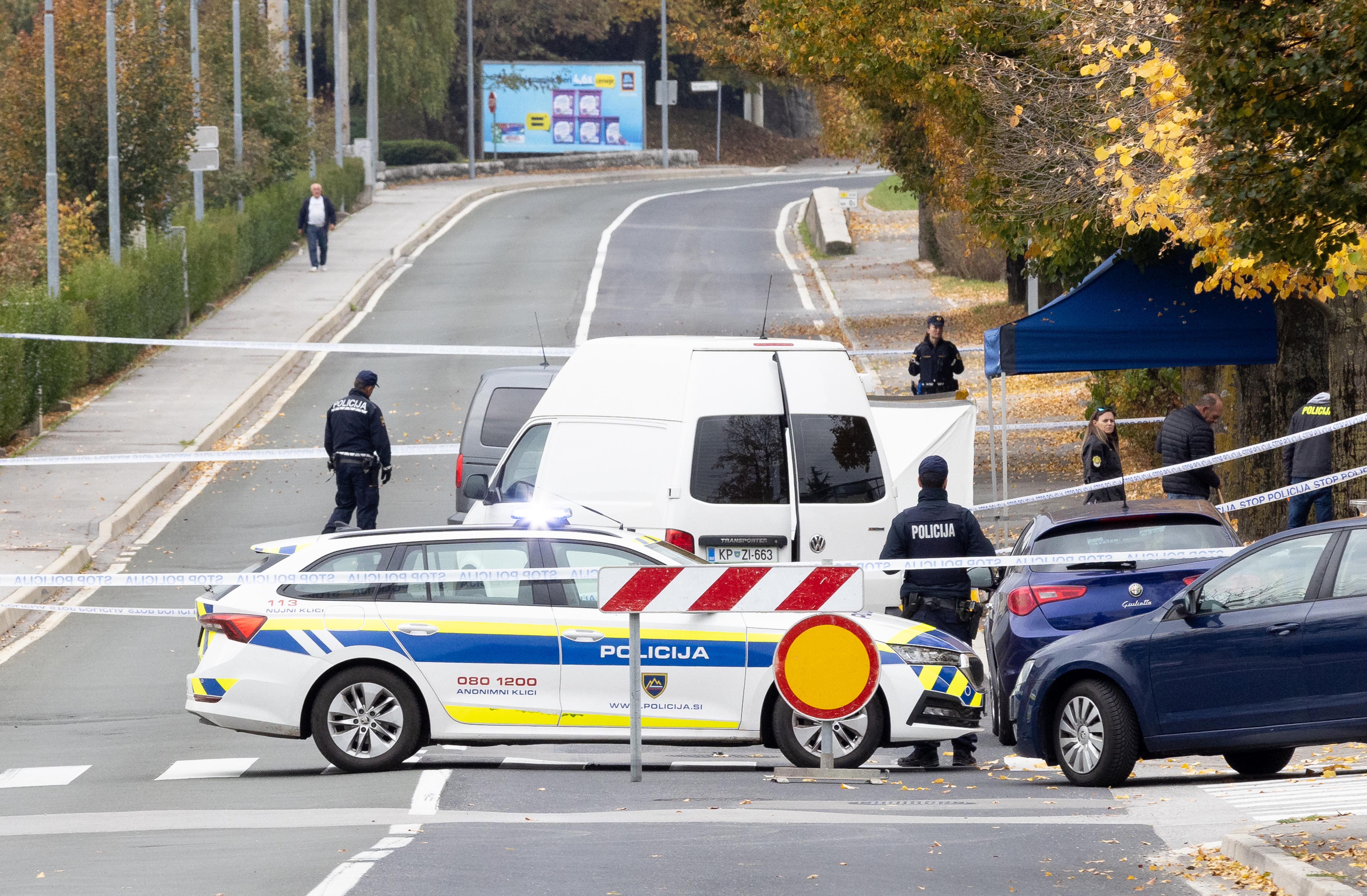 Policija preiskuje prizorišče streljana z dvojnim umorom. dogodek Photo: