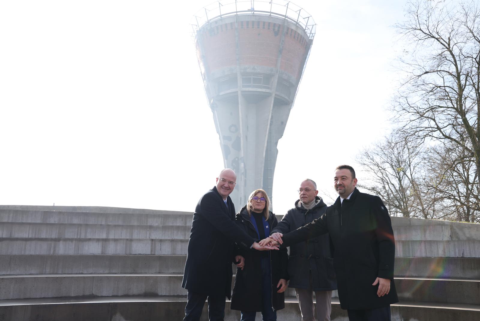 09.12.2025., Amfiteatar Vukovarskog vodotornja, Vukovar - Stranke Dom i nacionalno okupljanje, Hrvatski suverenisti, Blok za Hrvatsku i Hrvatske stranke prava potpisali su memorandum o političkoj suradnji. Photo: David Jerkovic/PIXSELL