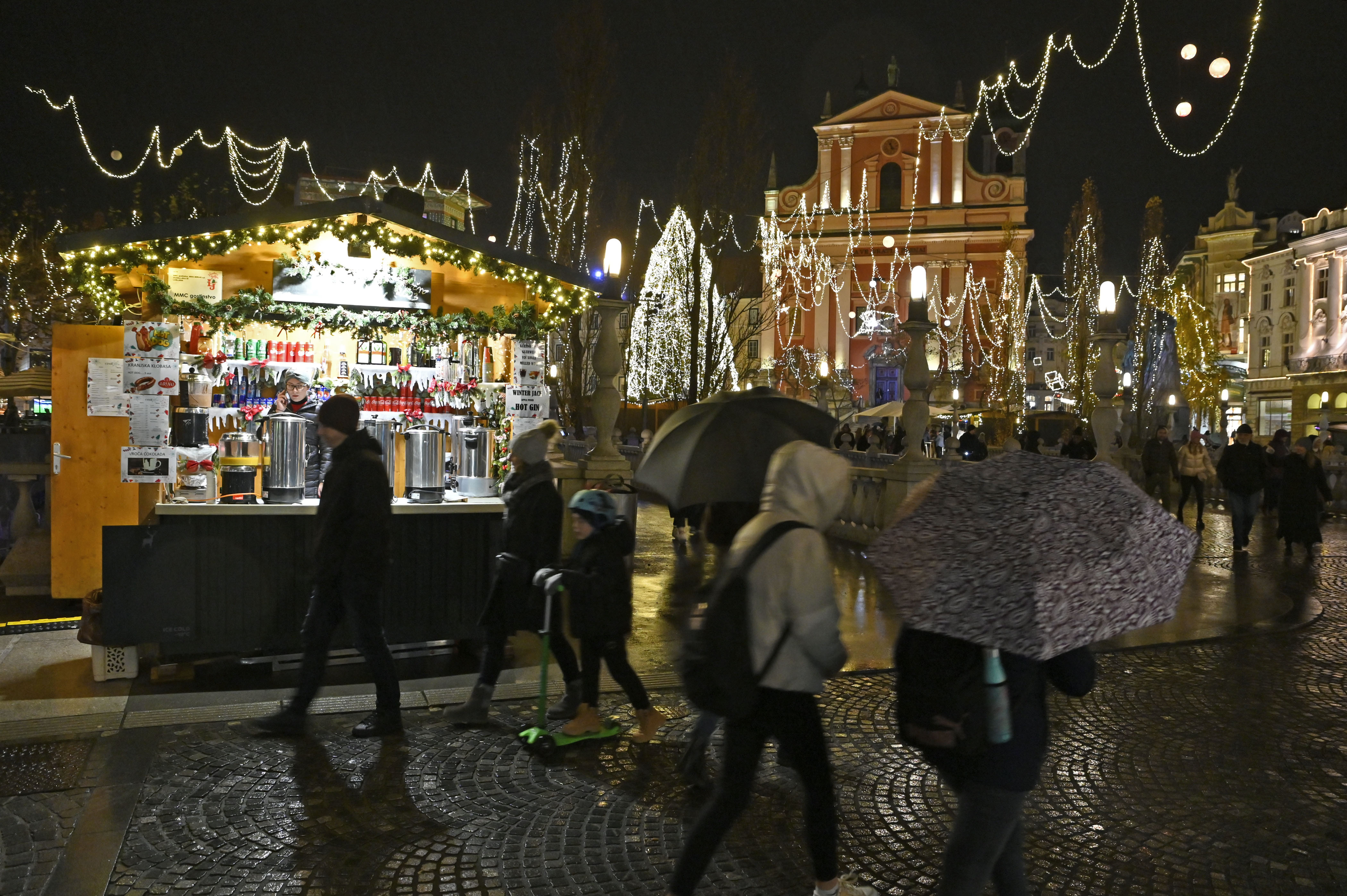 30.11.2022., Ljubljana, Slovenija - Ukrasen centar grada uoci pocetka bozicnih blagdana. Photo: Ziga Zivulovic jr./F.A. BOBO