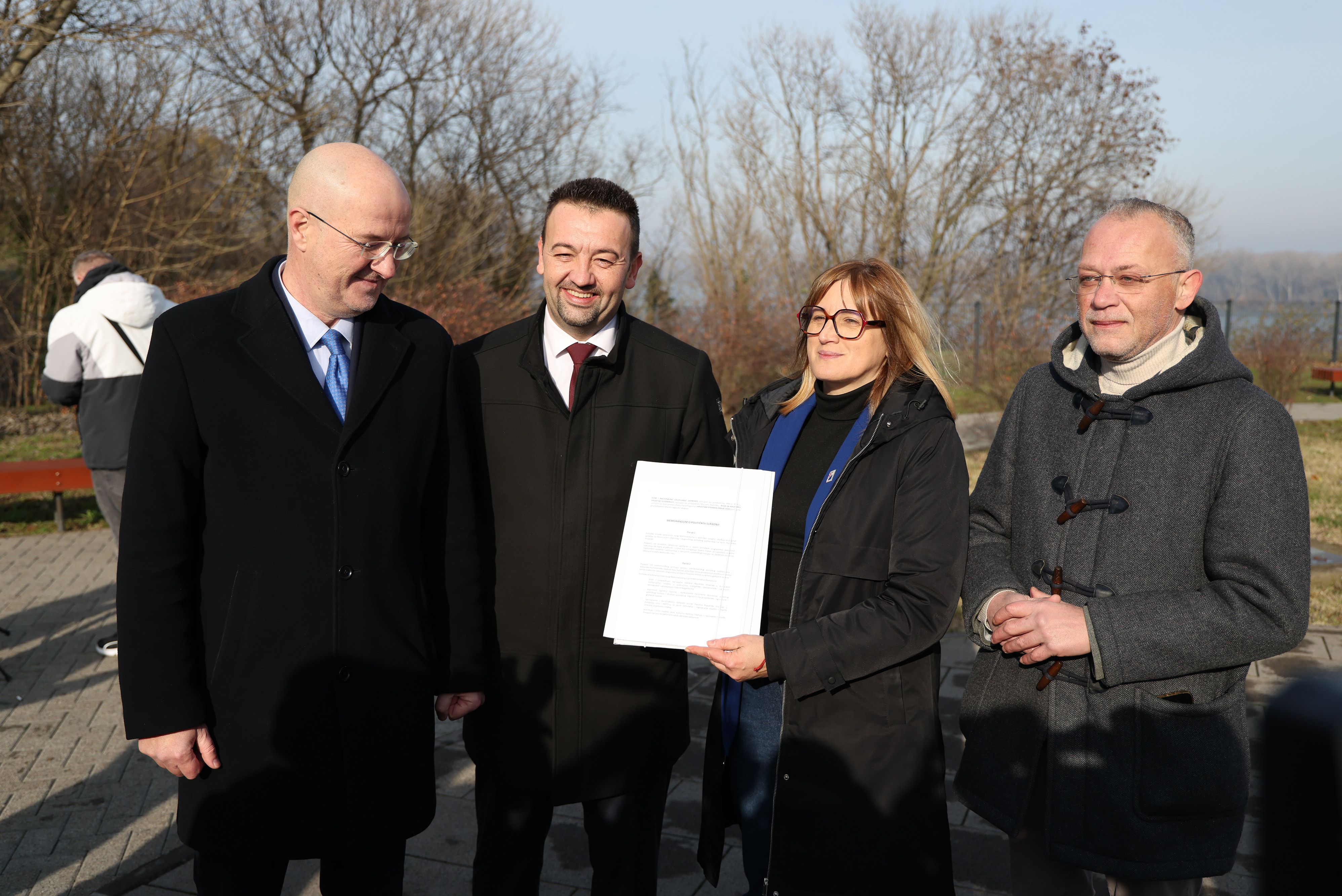 09.12.2025., Stranke Dom i nacionalno okupljanje, Hrvatski suverenisti, Blok za Hrvatsku i Hrvatske stranke prava potpisali su memorandum o političkoj suradnji.