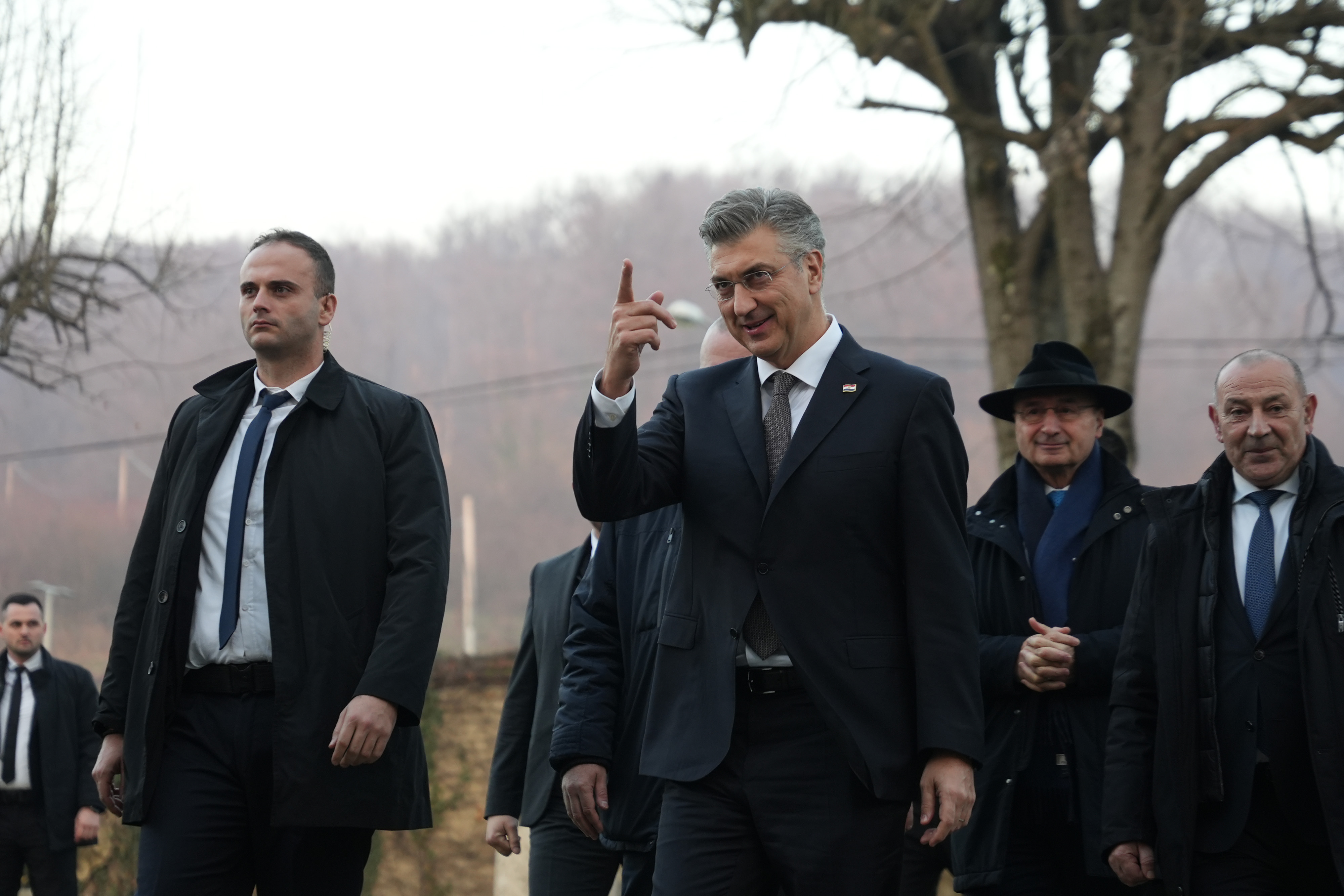 Hrvatski premijer Andrej Plenkovic posjetio je Bosnu i Hercegovinu, a tijekom boravka u Banjoj Luci sastao se u u samostanu Marija Zvijezda s banjoluckim biskupom mons. Zeljkom Majicem.