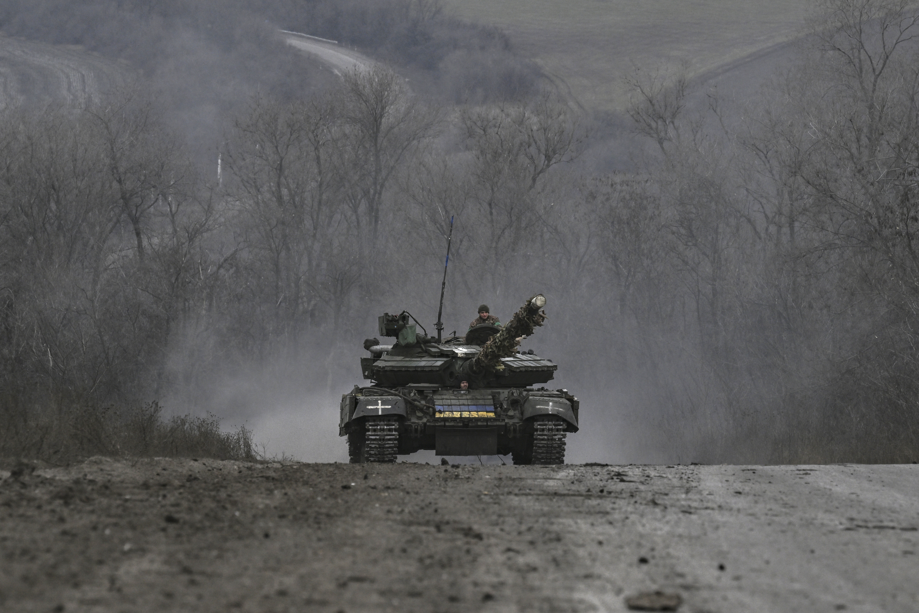 An Ukrainian T64 tank rolls along a road outside the area of Bakhmut, in the region of Donbas, on March 15, 2023. (Photo by Aris Messinis / AFP)