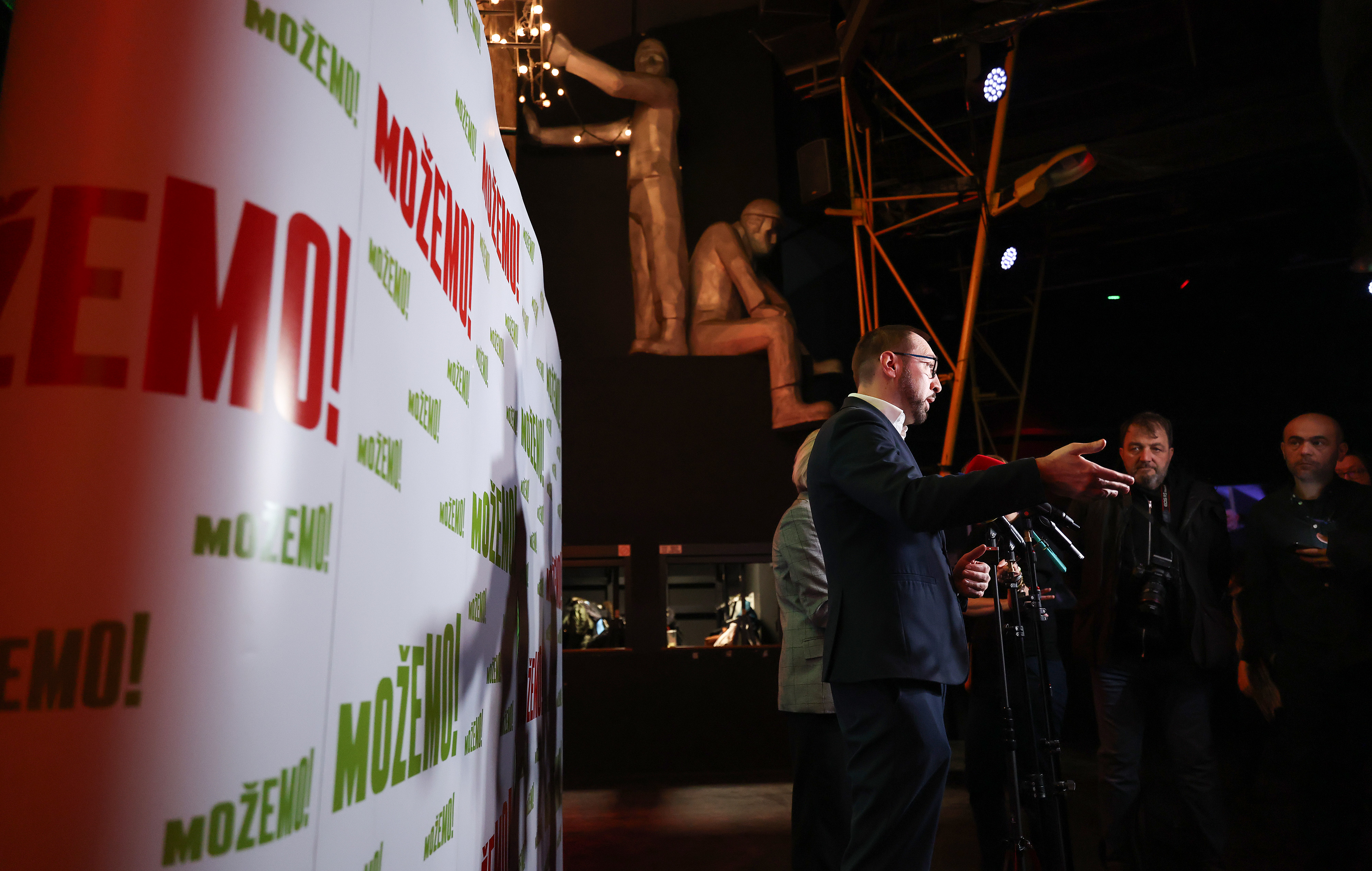 13.12.2025., Zagreb, Izbori koordinatora/ica i clanova/ica Vijeca Lokalne grupe Mozemo!Sandra Bencic I Tomislav Tomasevic obratili su se prigodnim govorom prije pocetka glasanja Photo: Emica Elvedji / PIXSELL/PIXSELL