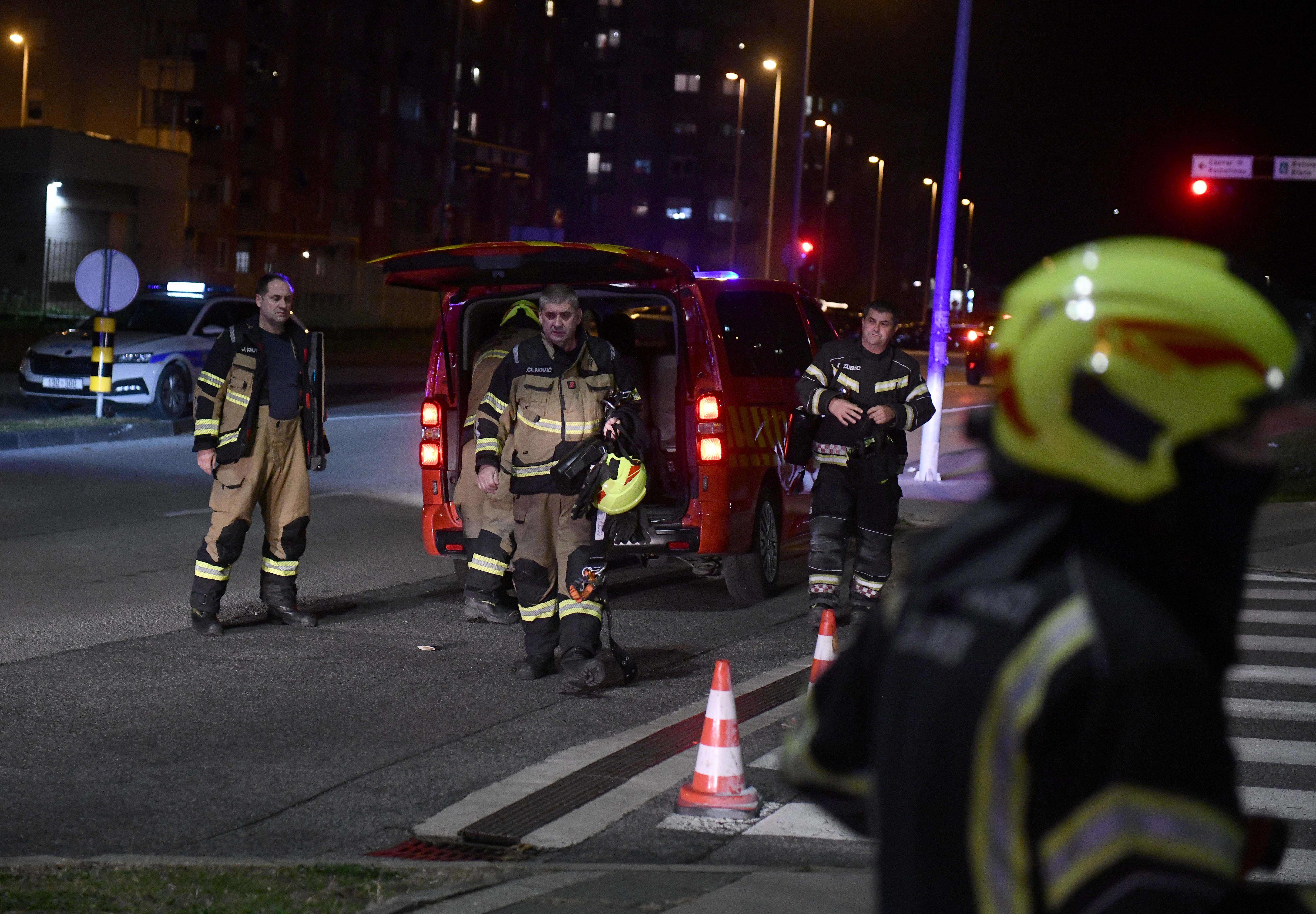 28.11.2025. - Zagreb, Hrvatska - Pozar u Arena Centru, vatrogasci na terenu. Photo: Josip Mikacic/PIXSELL